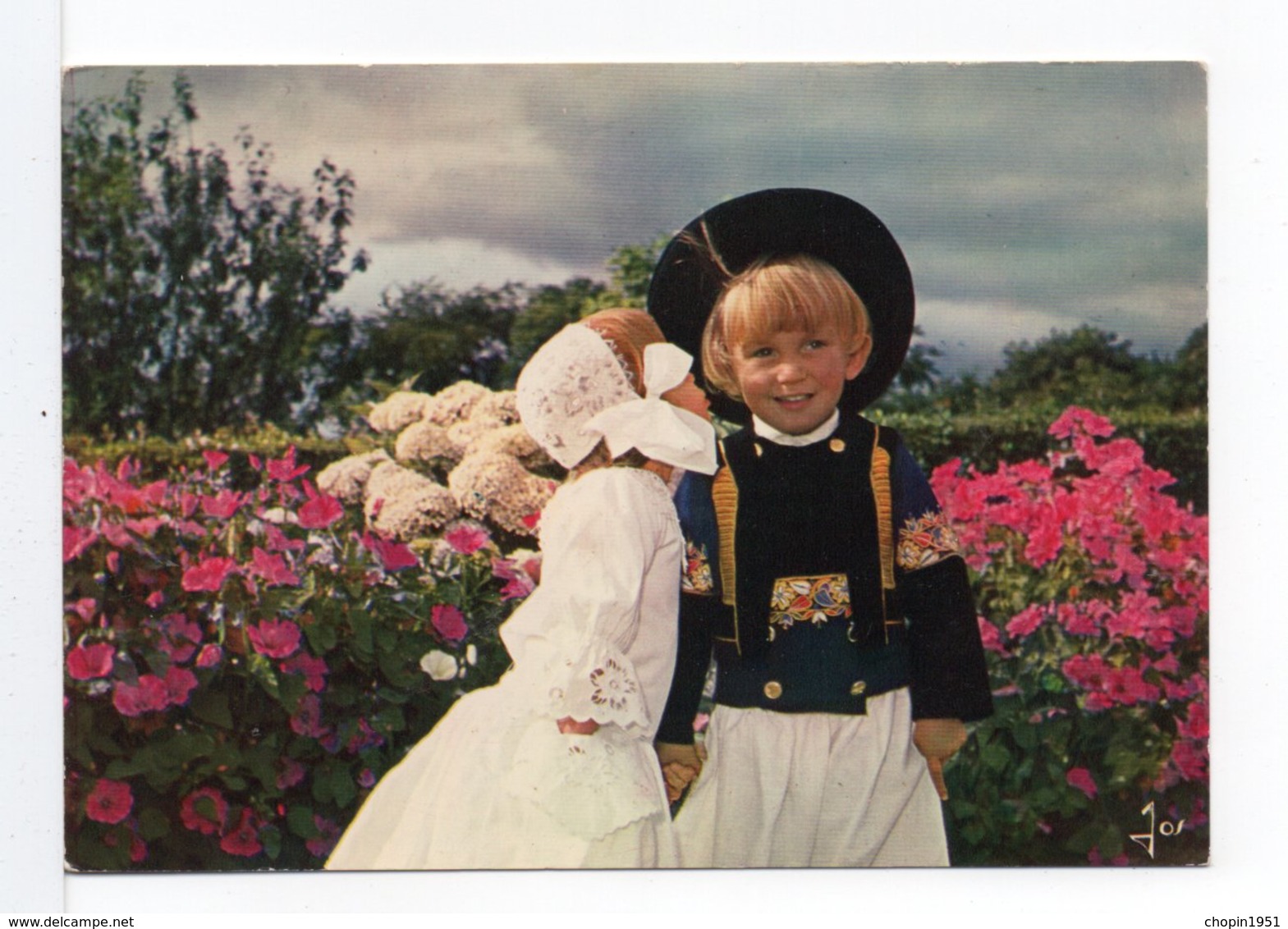 CPM - BRETAGNE - COUPLE D'ENFANTS - Personnages