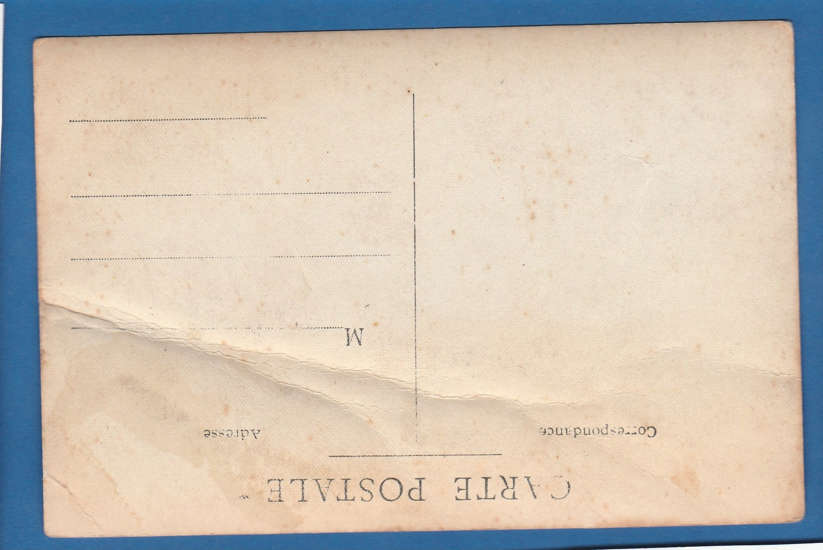 CARTE PHOTO D'UNE LOCOMOTIVE DEVANT UNE GARE - Photographs