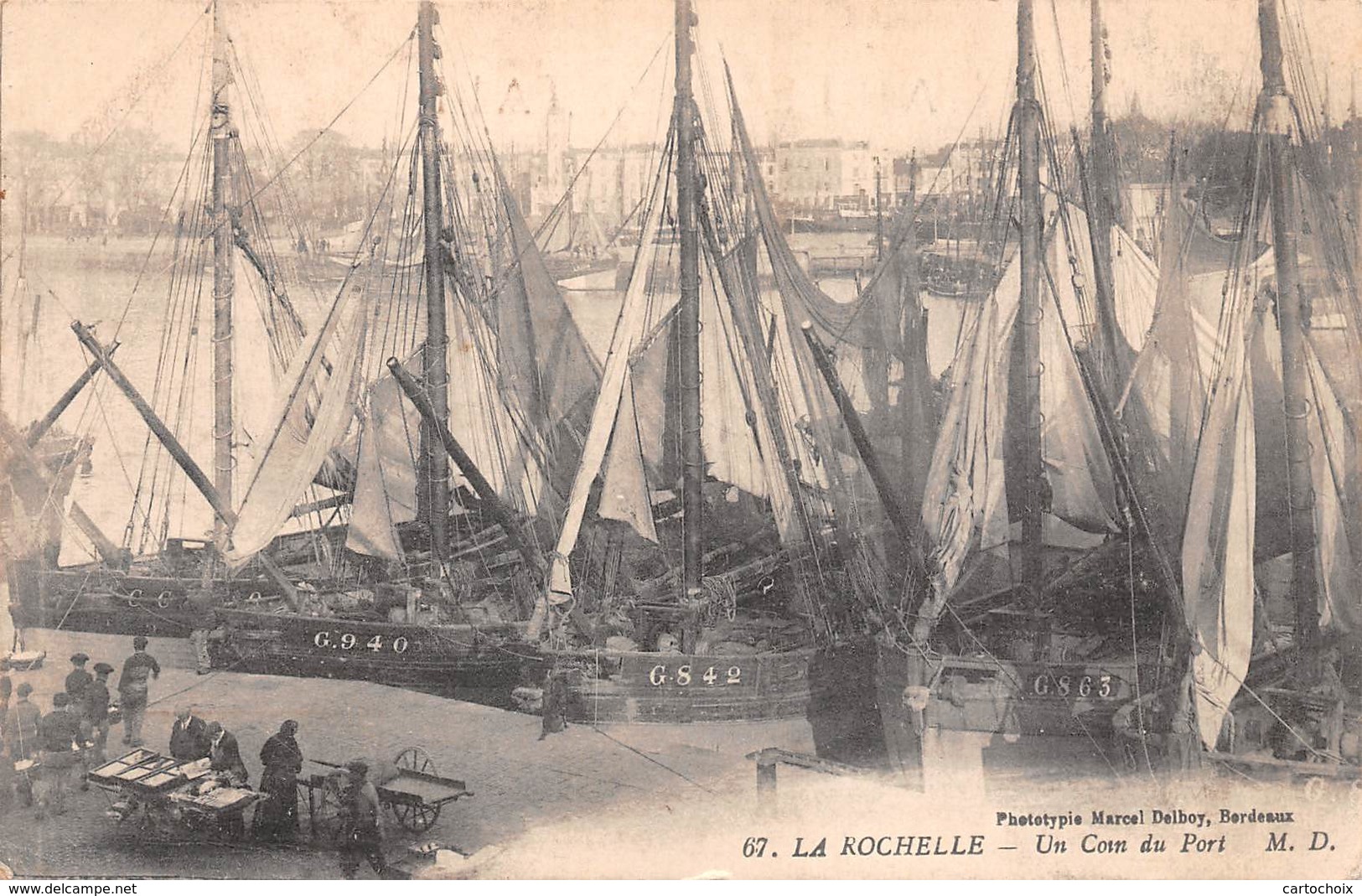 17 - La Rochelle - Un Coin Du Port Animé - Voiliers à Quai - Vente Du Poisson - La Rochelle