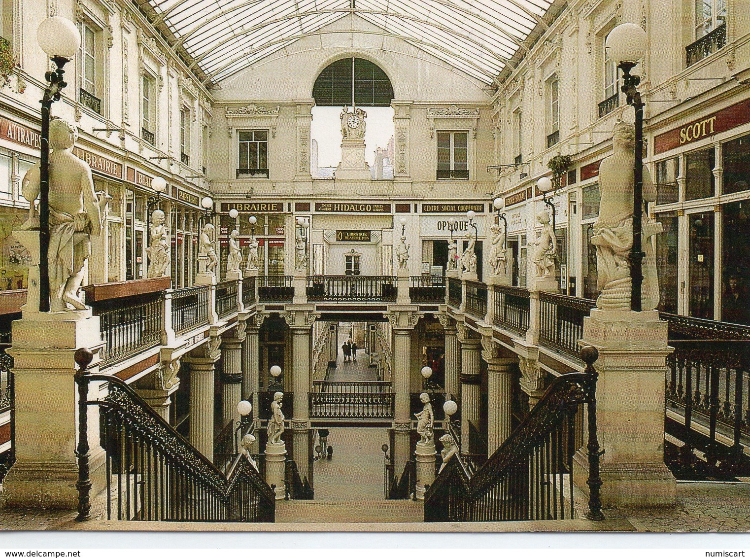 Nantes Le Passage Pommeraye Commerces Librairie - Nantes