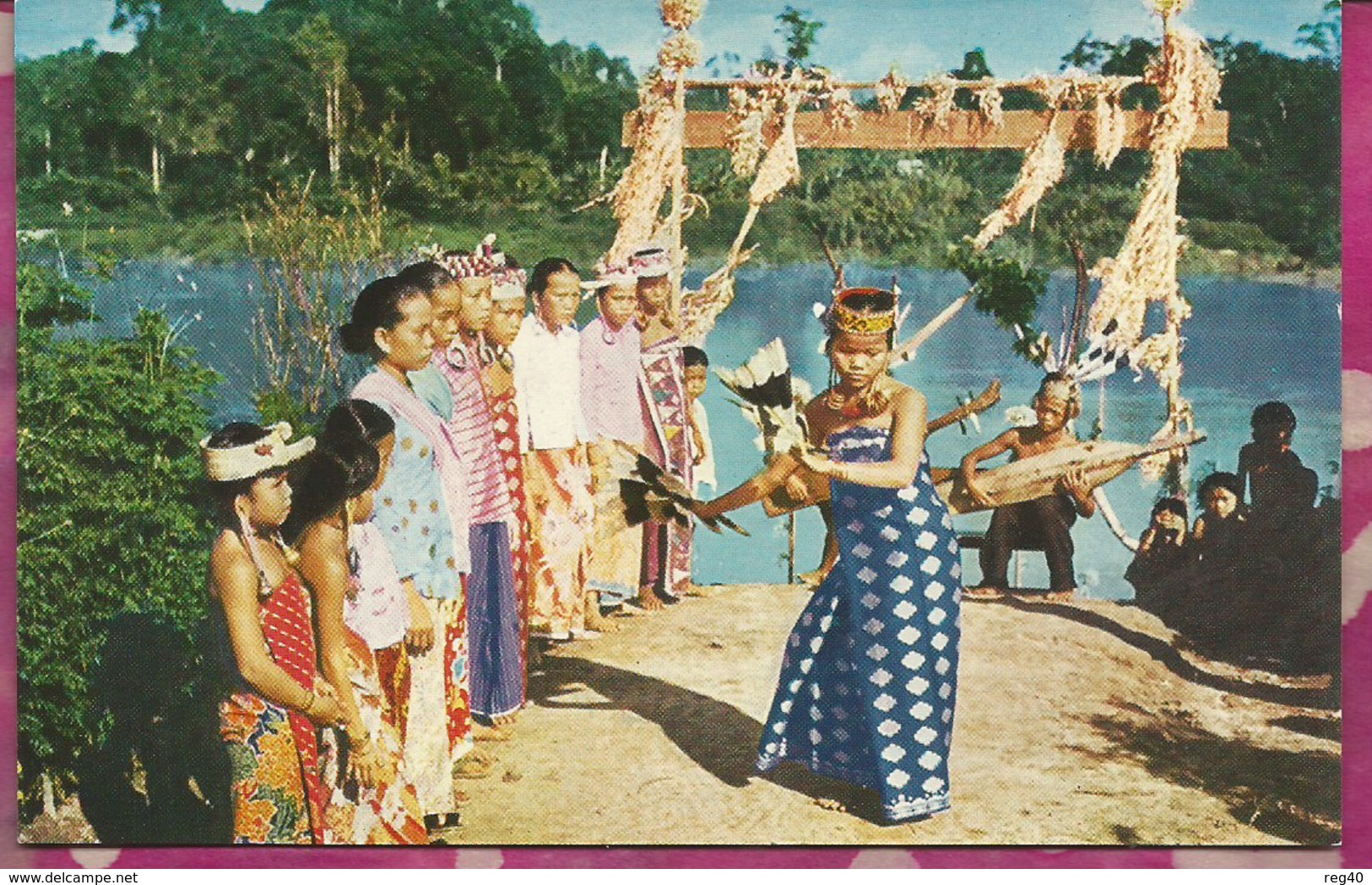 ASIE -  MALAISIE - KAYAN DANCING  - BORNEO - Jeune Danseuse - Malaysia