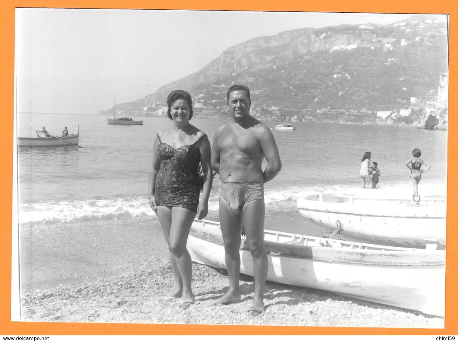 Homme Et Femme En Maillot De Bain Torse Nu -  Woman Men - Misure Cm.10,5x14,5 - Persone Anonimi