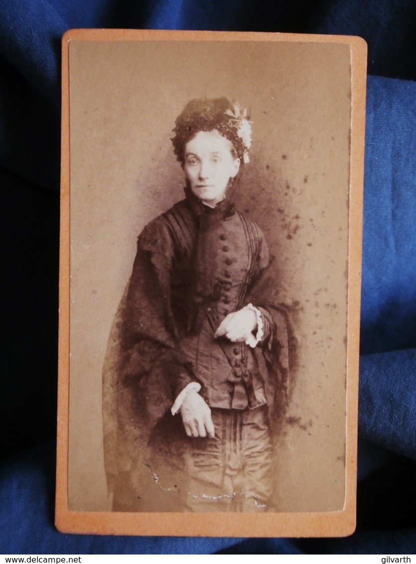 Photo CDV Cailloué à Lorient  Femme âgée  Châle En Dentelle Et Coiffe CA 1875 - L493 - Old (before 1900)