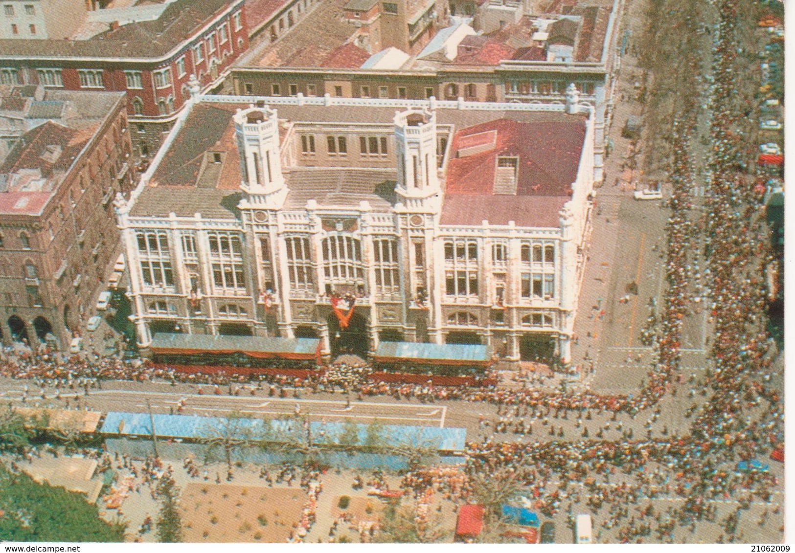 CAGLIARI - PALAZZO COMUNALE E SFILATA DI COSTUMI PER S. EFISIO - VEDUTA AEREA - VIAGGIATA 1991 - Cagliari