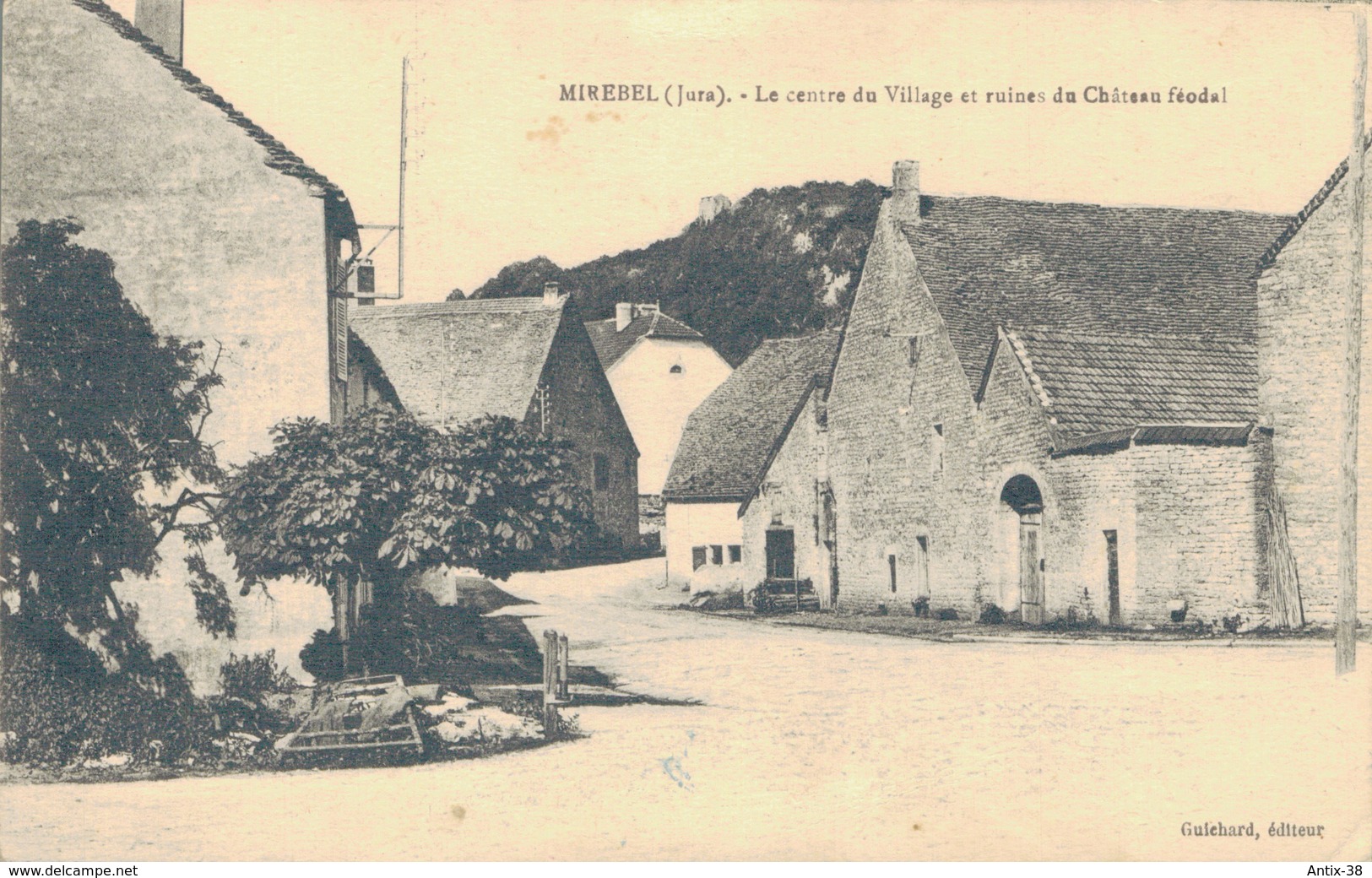 J80 - 39 - MIREBEL - Jura - Le Centre Du Village Et Ruines Du Château Féodal - Autres & Non Classés