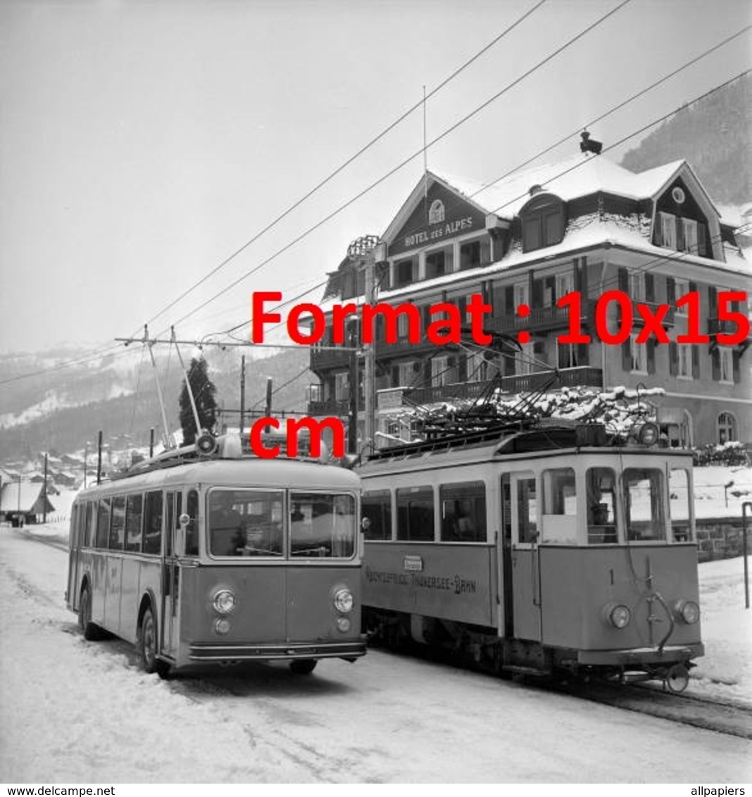 Reproduction D'une Photographie Ancienne De Tramway De Thune Remplacé Par Un Trolley Bus En Suisse En 1952 - Autres & Non Classés