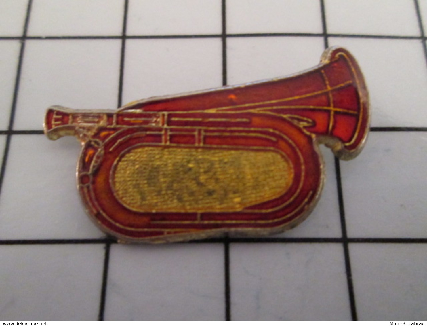 816c Pin's Pins / Beau Et Rare / THEME : MUSIQUE / INSTRUMENT A VENT COULEUR CUIVRE BUGLE CLAIRON - Musique