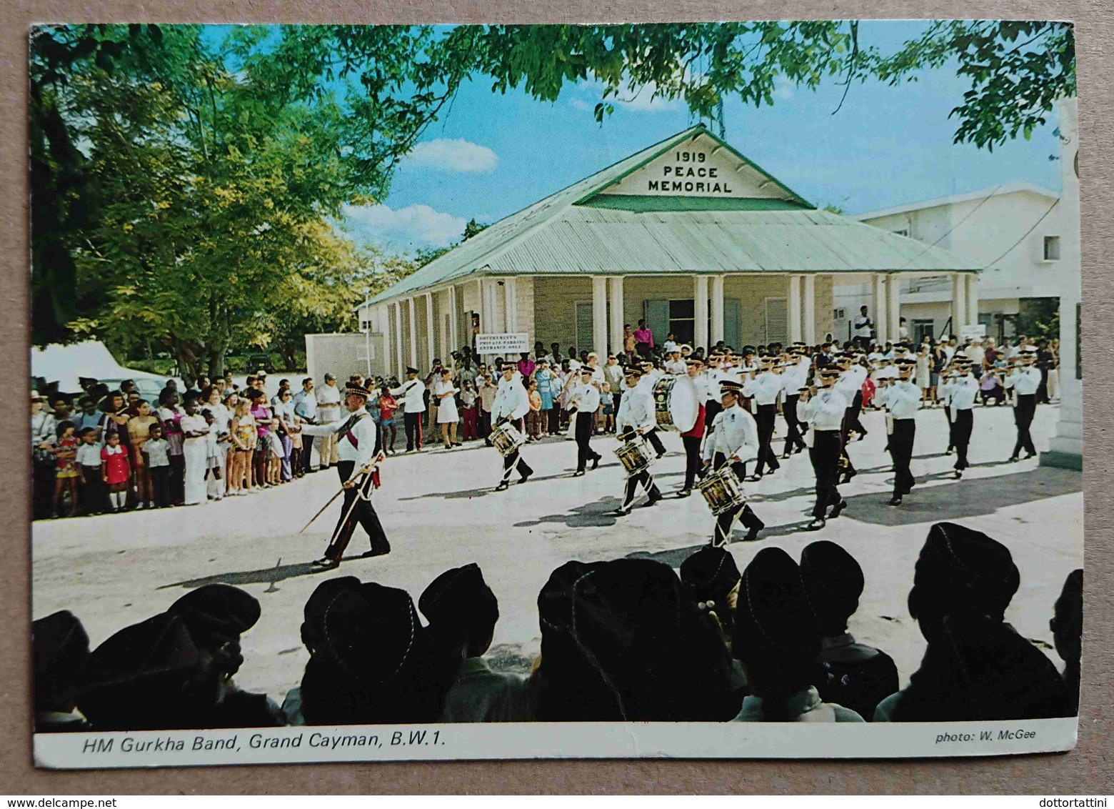 CAYMAN ISLANDS - Queen's Birthday Ceremony - Gurkha Band By The Old Town Hall  -  Vg - Kaimaninseln