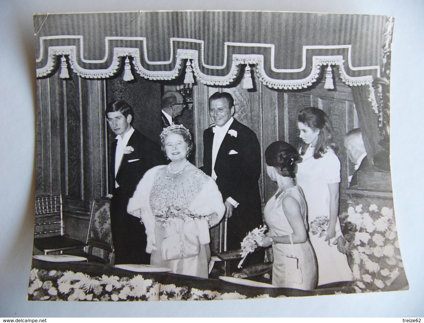 Photo De Presse 1968 LA REINE MERE ELIZABETH Et Le PRINCE CHARLES Au Palladium LONDRES LONDON Great Britain - Célébrités