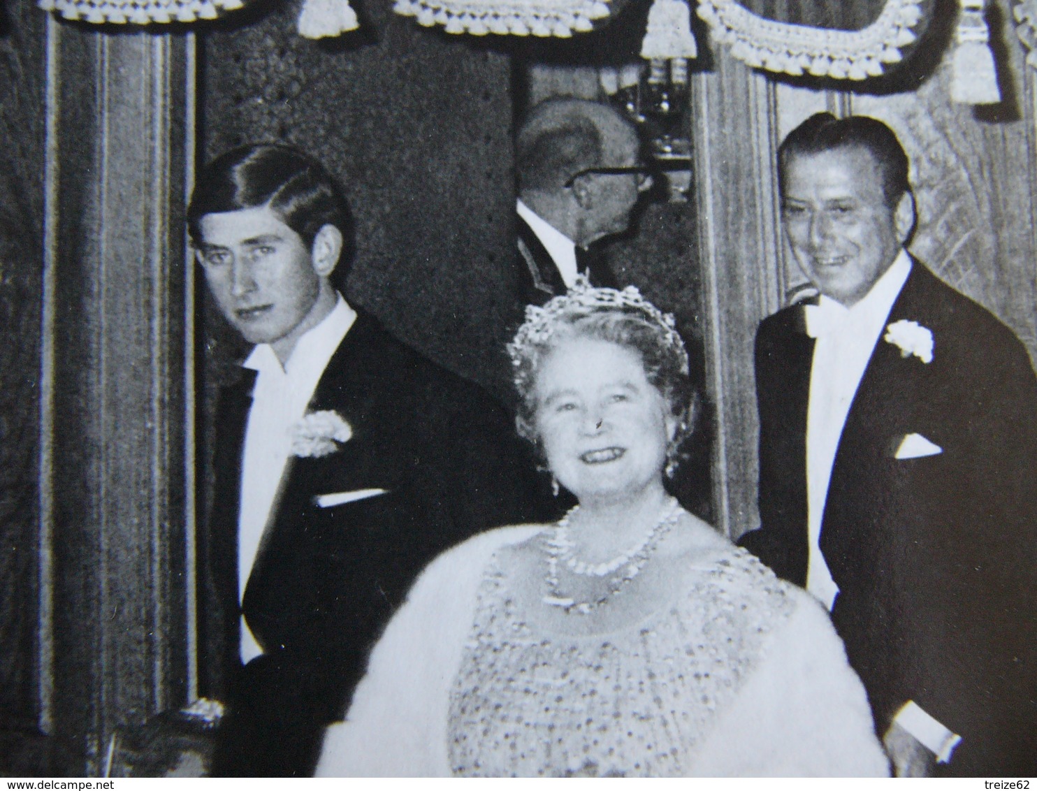 Photo De Presse 1968 LA REINE MERE ELIZABETH Et Le PRINCE CHARLES Au Palladium LONDRES LONDON Great Britain - Célébrités