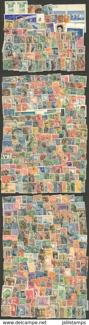 URUGUAY: Envelope With Several Hundreds Stamps, Mainly Of Very Fine Quality. It Includes Many Rare And Scarce Examples,  - Uruguay