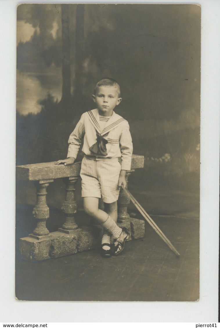 BELGIQUE - AISEAU - Belle Carte Photo Portrait Jeune Garçon Avec Cerceau écrite à AISEAU En 1915 - Aiseau-Presles