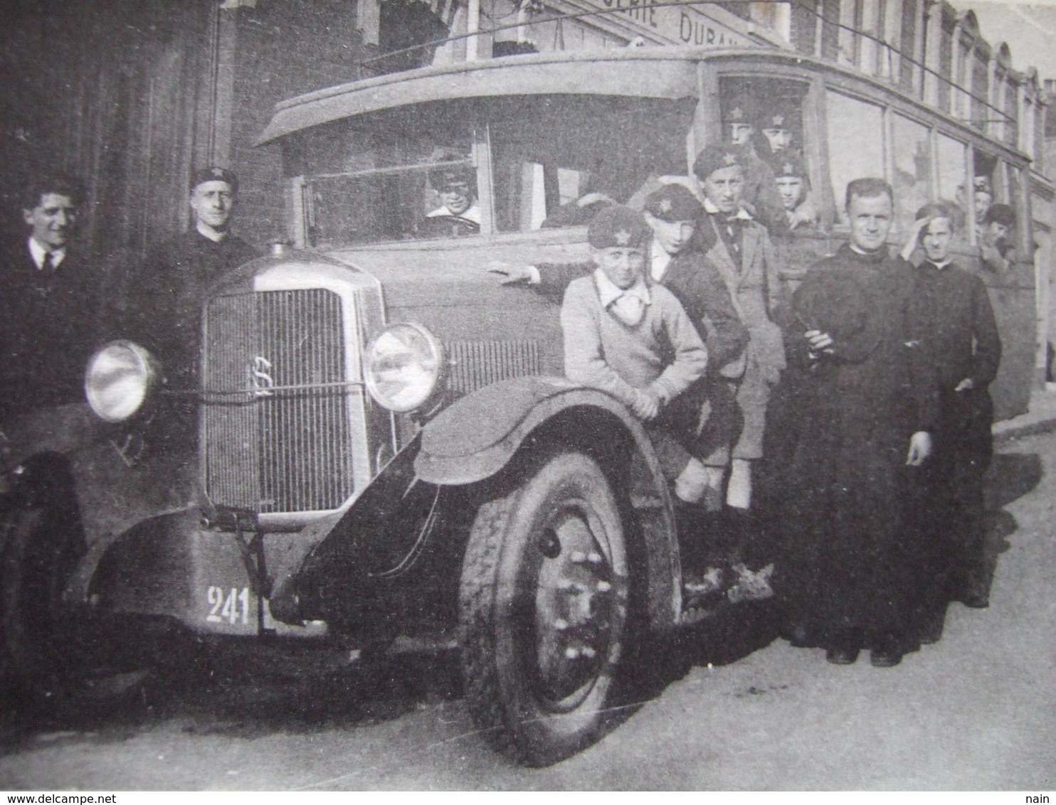 62 - BOULOGNE SUR MER - AUTOCAR -  LE PATRONAGE N. D. DES APPRENTIS AU PELERINAGE DES BARAQUES  1925 - " TRES RARE " - Boulogne Sur Mer