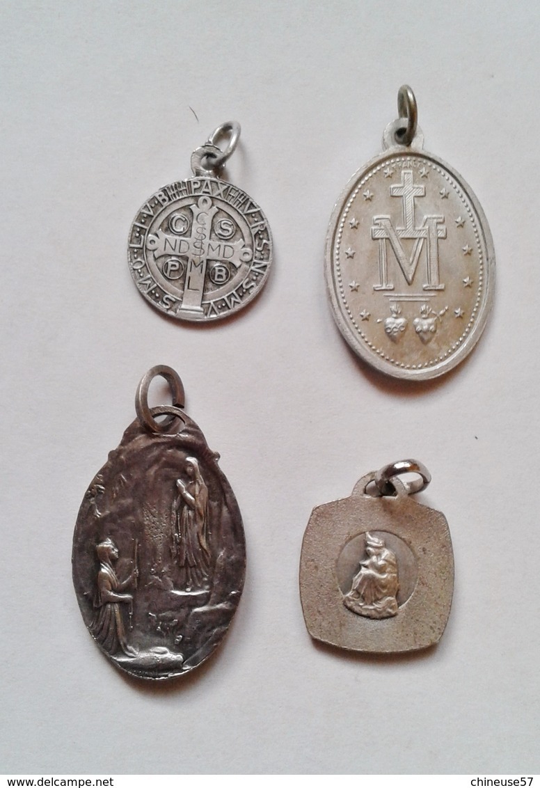 Religion Bijoux Pendentifs  Petites Médailles Anciennes - Pendentifs