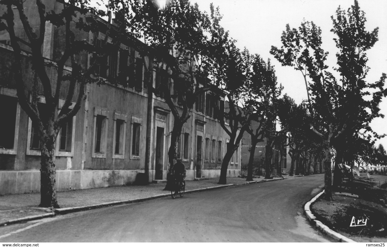 (145)  CPSM  Berre Boulevard Frederic Mistral  ( Bon Etat) - Autres & Non Classés