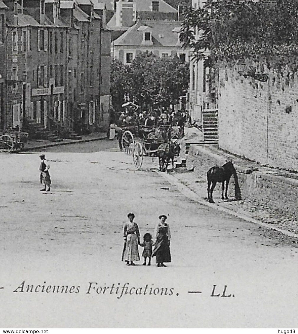 AVRANCHES - N° 97 - ANCIENNES FORTIFICATIONS AVEC PERSONNAGES - LEGERS MANQUES MATIERES AU DOS - CPA NON VOYAGEE - Avranches