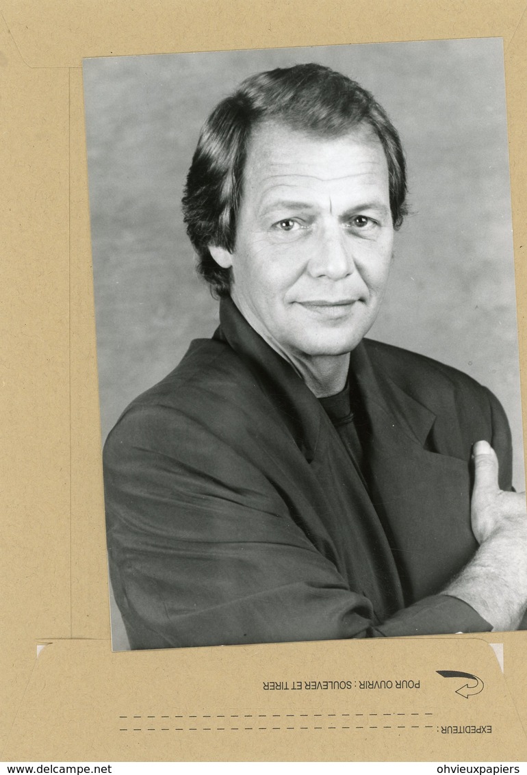 Photo Originale . Le Comédien DAVID SOUL  Dans " Nom De Code Rebecca " - Célébrités