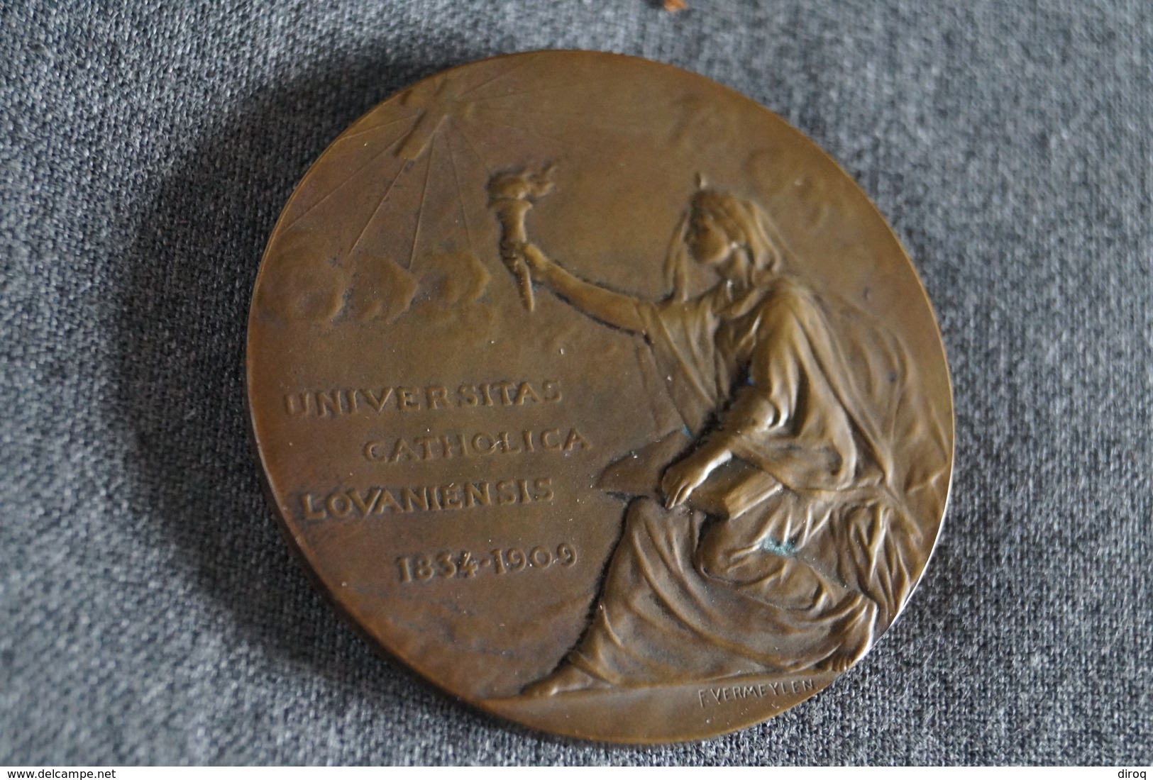 Médaille En Bronze,Université De Louvain 1834-1909,75 Iem.anniversaire,signé F.Vermeylen, Diamètre 60 Mm. - Professionnels / De Société