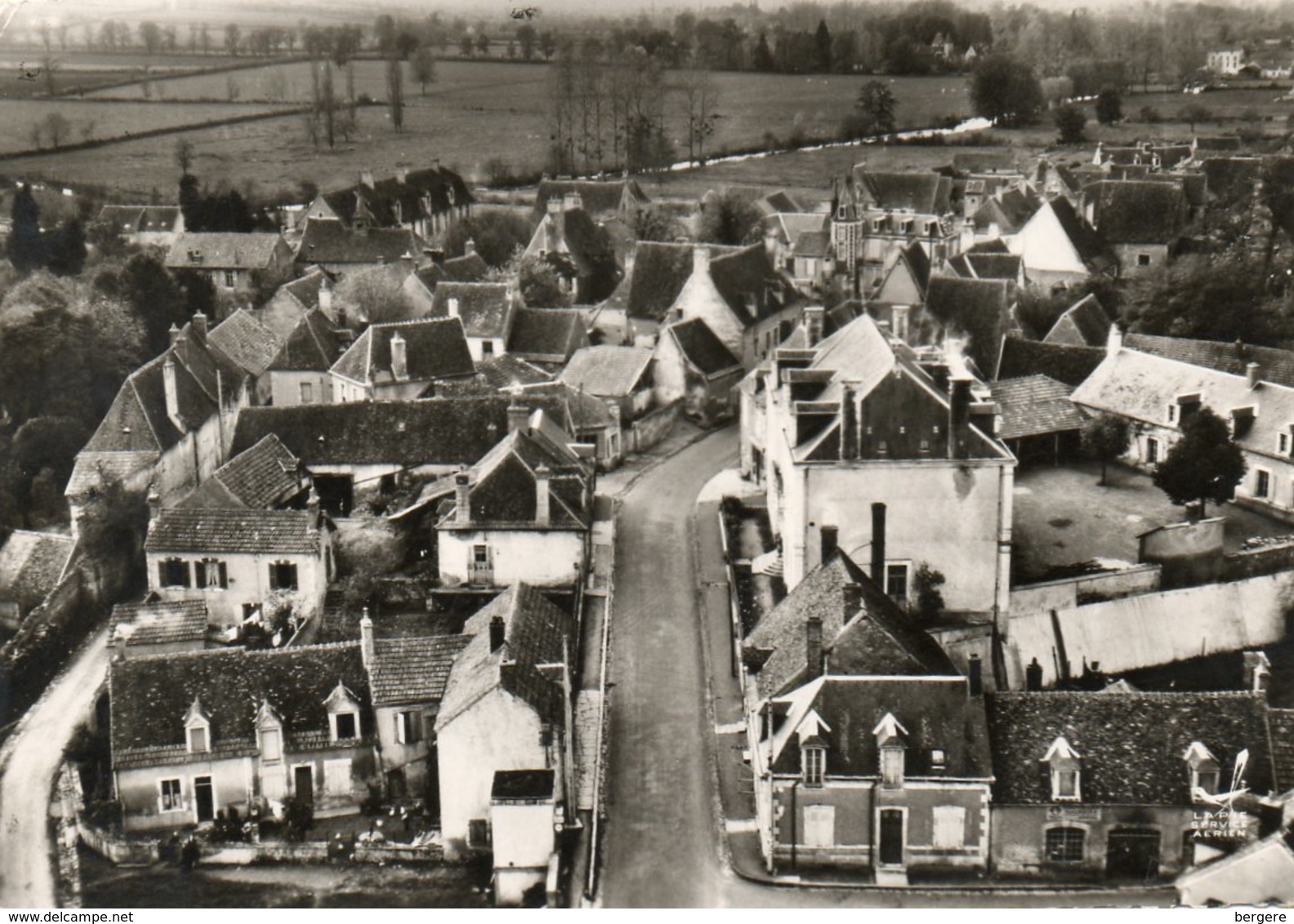 18. CPSM. CHARENTON. En Avion Au Dessus De Charenton. La Rue Nationale - La Mairie - 1962. Scan Du Verso. - Thaumiers