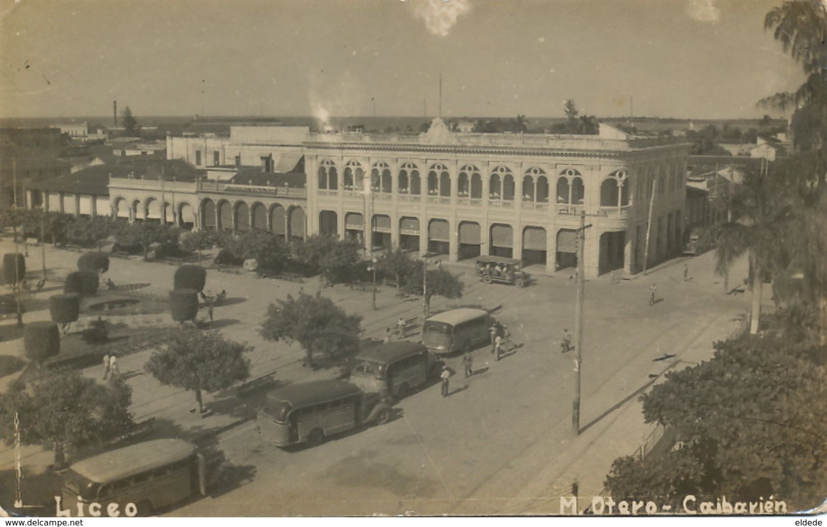 Real Photo  Caibarien Liceo  Estacion De Bus . Autobus .  Foto Otero . No Postcard Back. Light Crease - Cuba