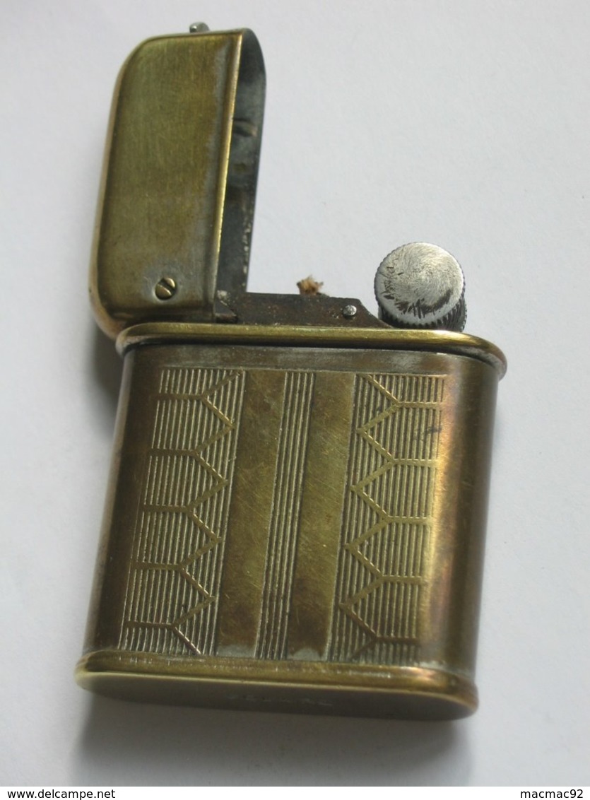 Ancien Briquet à Essence - Marquage "POLAIRE" Sous Le Briquet    **** EN ACHAT IMMEDnIAT **** - Autres & Non Classés