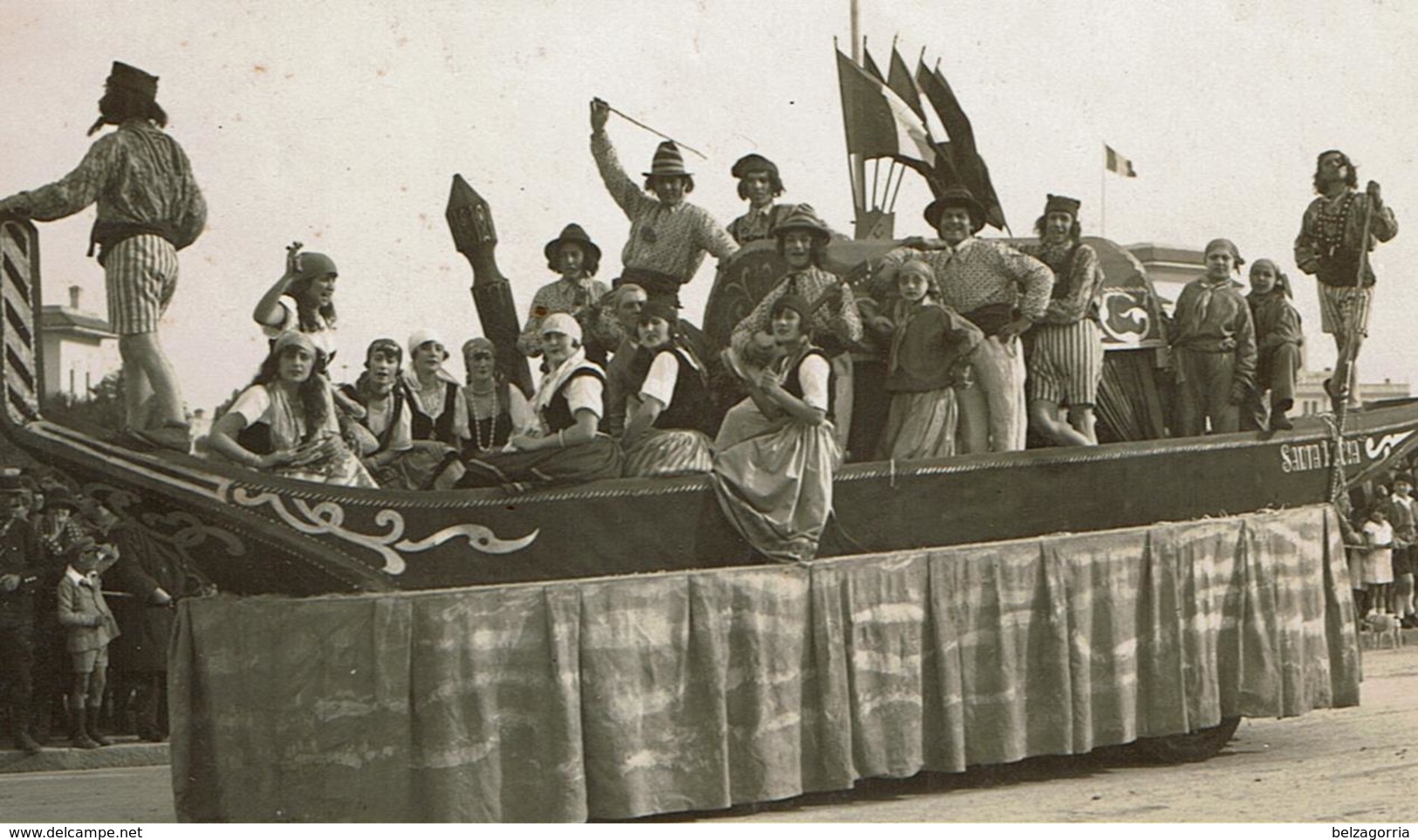 PHOTOGRAPHIES ORIGINALE CHAR CARNAVAL Fèvrier 1927 ( Peut être Béarn Ou Pays Basque) à Identifier - Fasching & Karneval