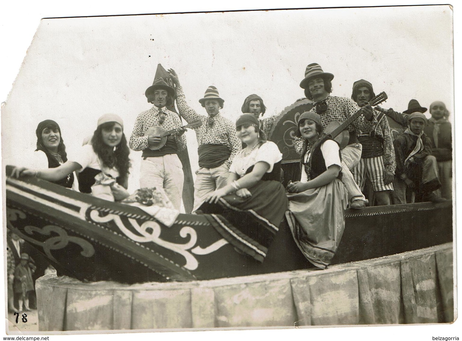 PHOTOGRAPHIES ORIGINALE CHAR CARNAVAL Fèvrier 1927 ( Peut être Béarn Ou Pays Basque) à Identifier - Carnival