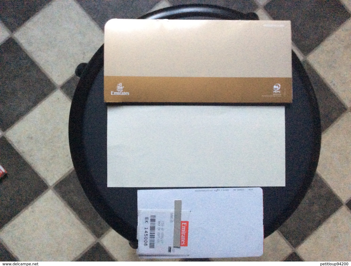 CARTE D'EMBARQUEMENT BOARDING PASS + POCHETTE DOCUMENTS  Emirates PHNOM-PENH > BANGKOK - Boarding Passes