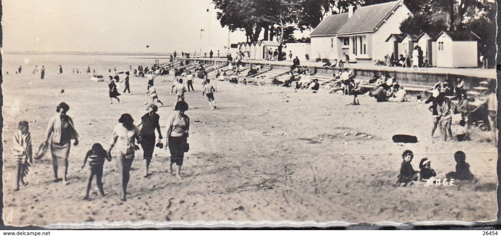 80  SAINT VALERY SUR SOMME  Somme  La Plage  CPSM  écrite  Num 3044   Bien  Animée - Saint Valery Sur Somme