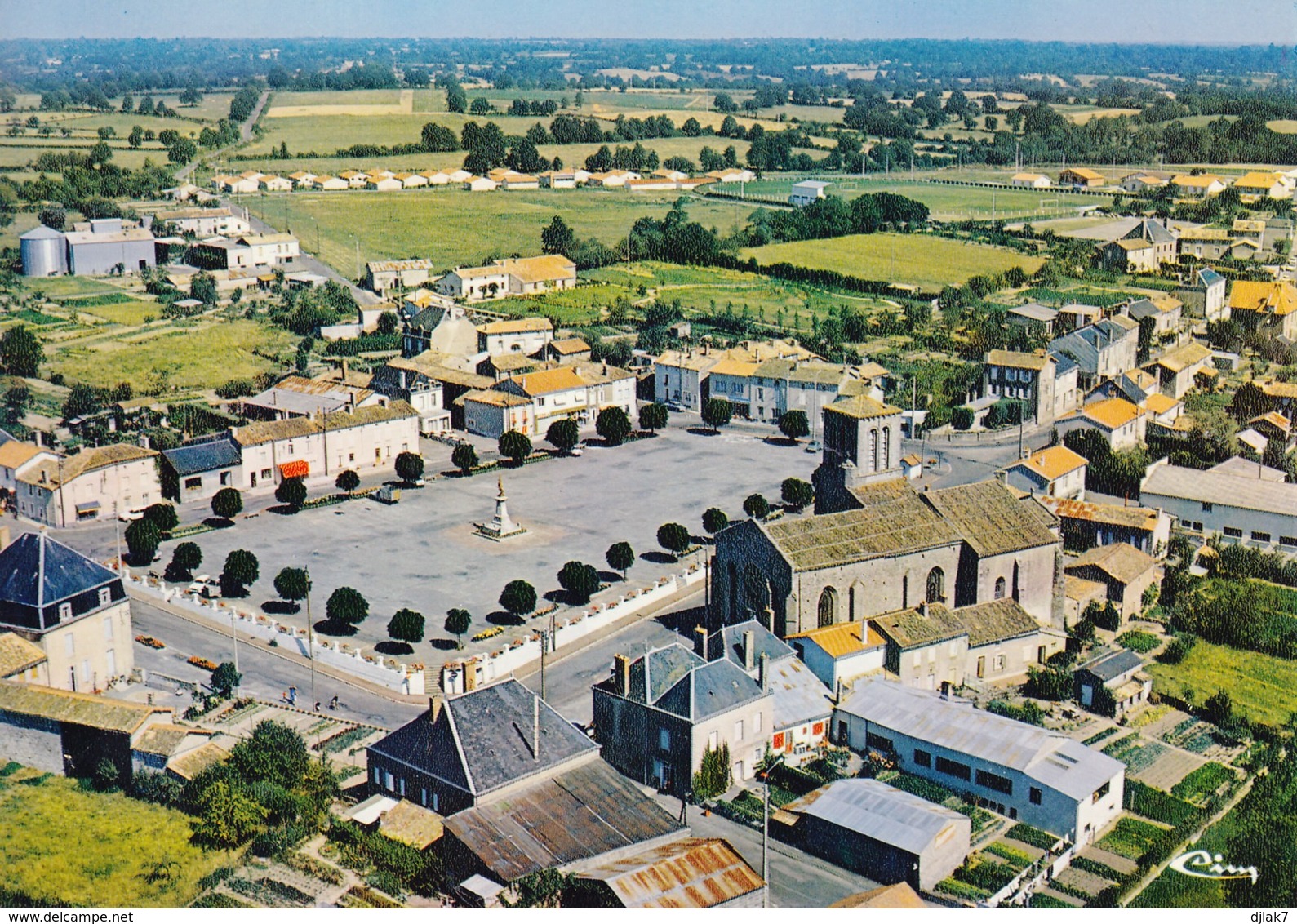 79 Saint Aubin Le Cloud Vue Aérienne Le Centre Du Bourg à L'arrière Plan Le Village Retraite (2 Scans) - Autres & Non Classés