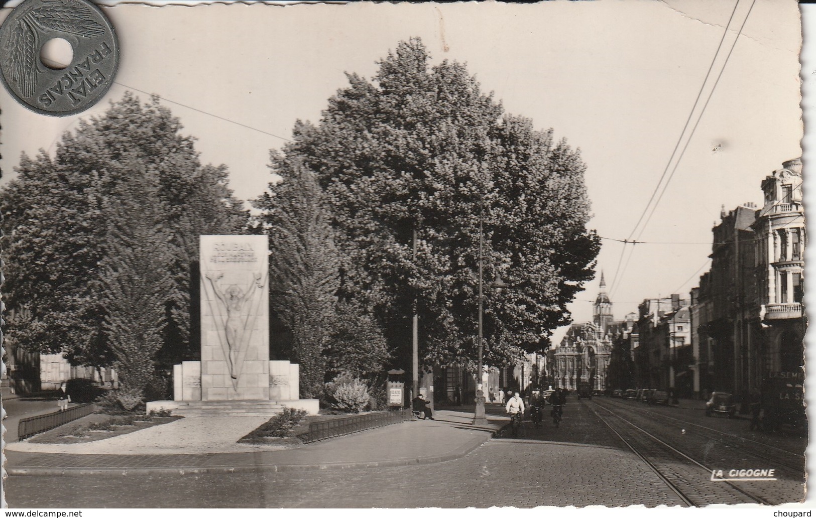 59 - Très Belle Carte Postale Semi Moderne Dentelée De ROUBAIX  Monument De La Résistance - Roubaix