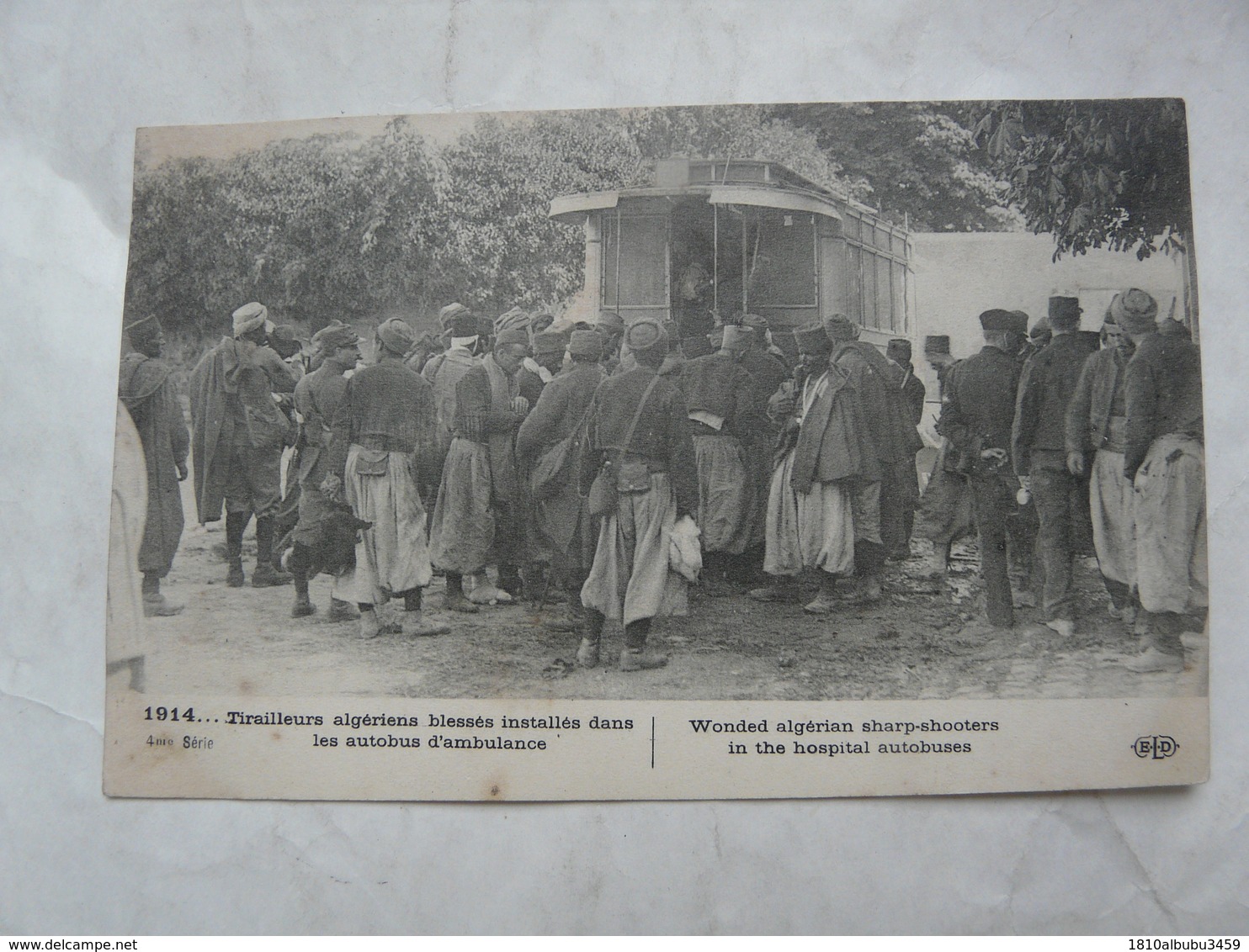 CPA  MILITARIA  1914 : Tirailleurs Algériens Blessés Installés Dans Les Autobus D'ambulance - Guerre 1914-18