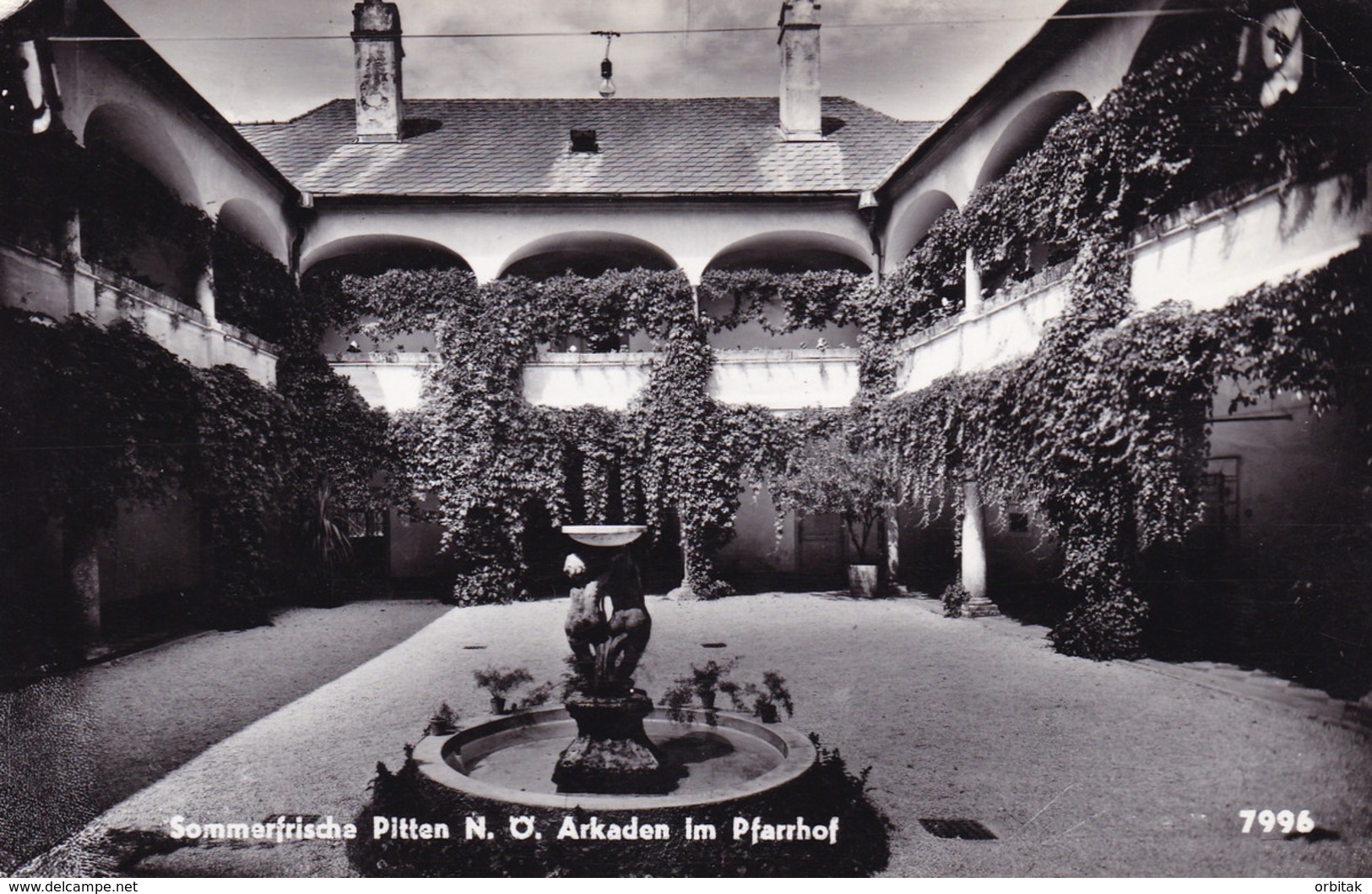 Pitten * Arkaden Im Pfarrhof, Brunnen * Österreich * AK2231 - Pitten