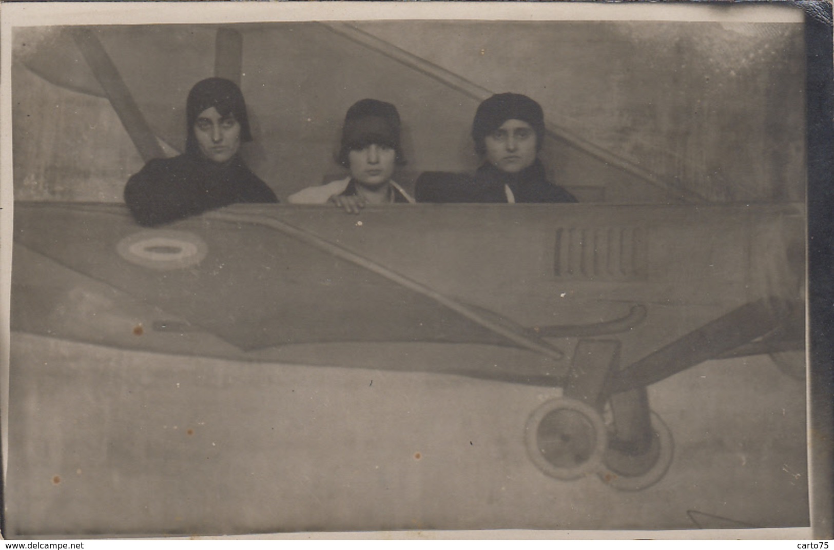 Photographie - Trucage Photo - Aviation - Surréalisme - 3 Femmes En Avion - Fotografie