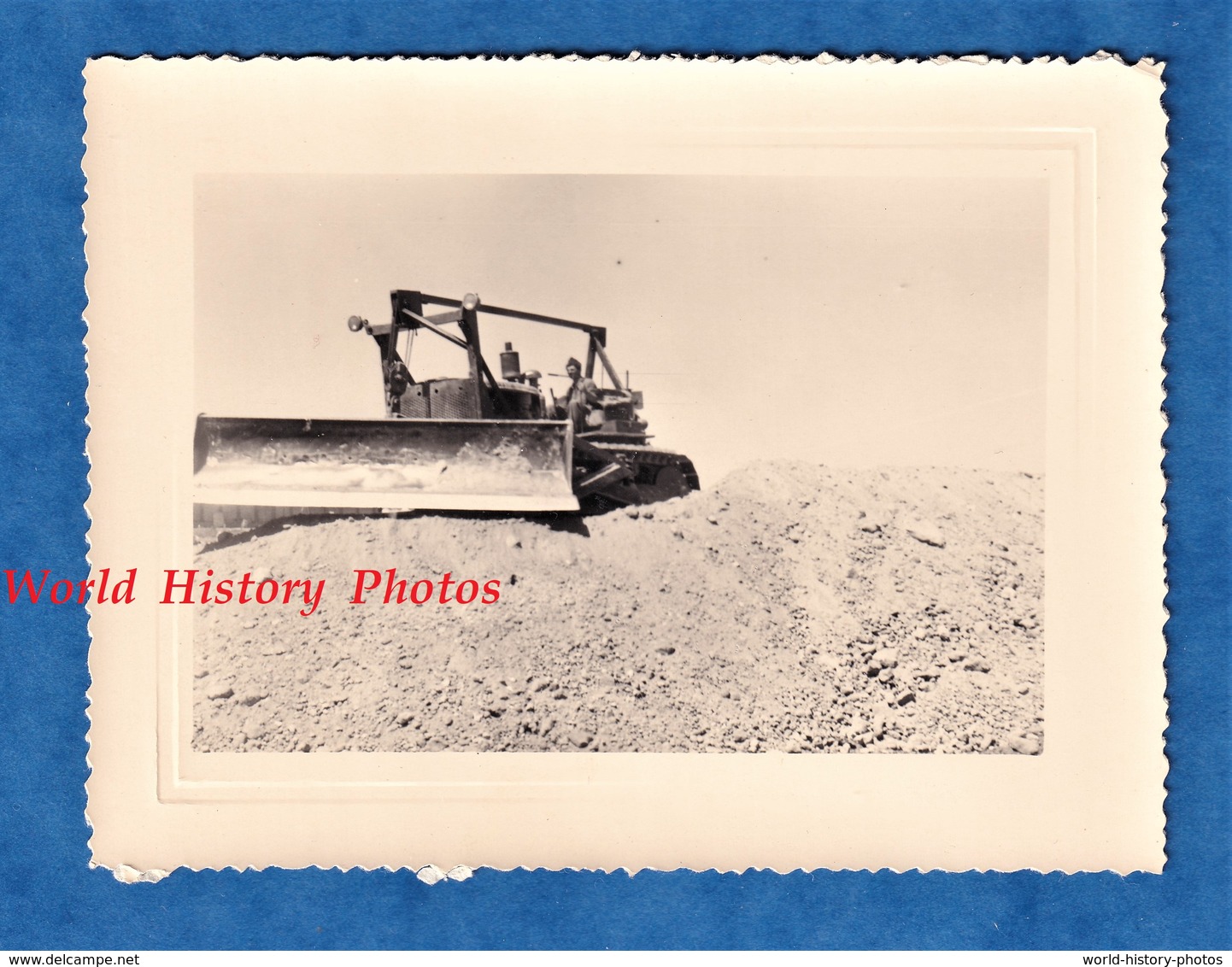 Photo Ancienne Snapshot - ALGERIE - BENI MESSOUS - 1958 - Chantier Des Essences Tracteur Bulldozer Génie Colonial Guerre - Guerre, Militaire