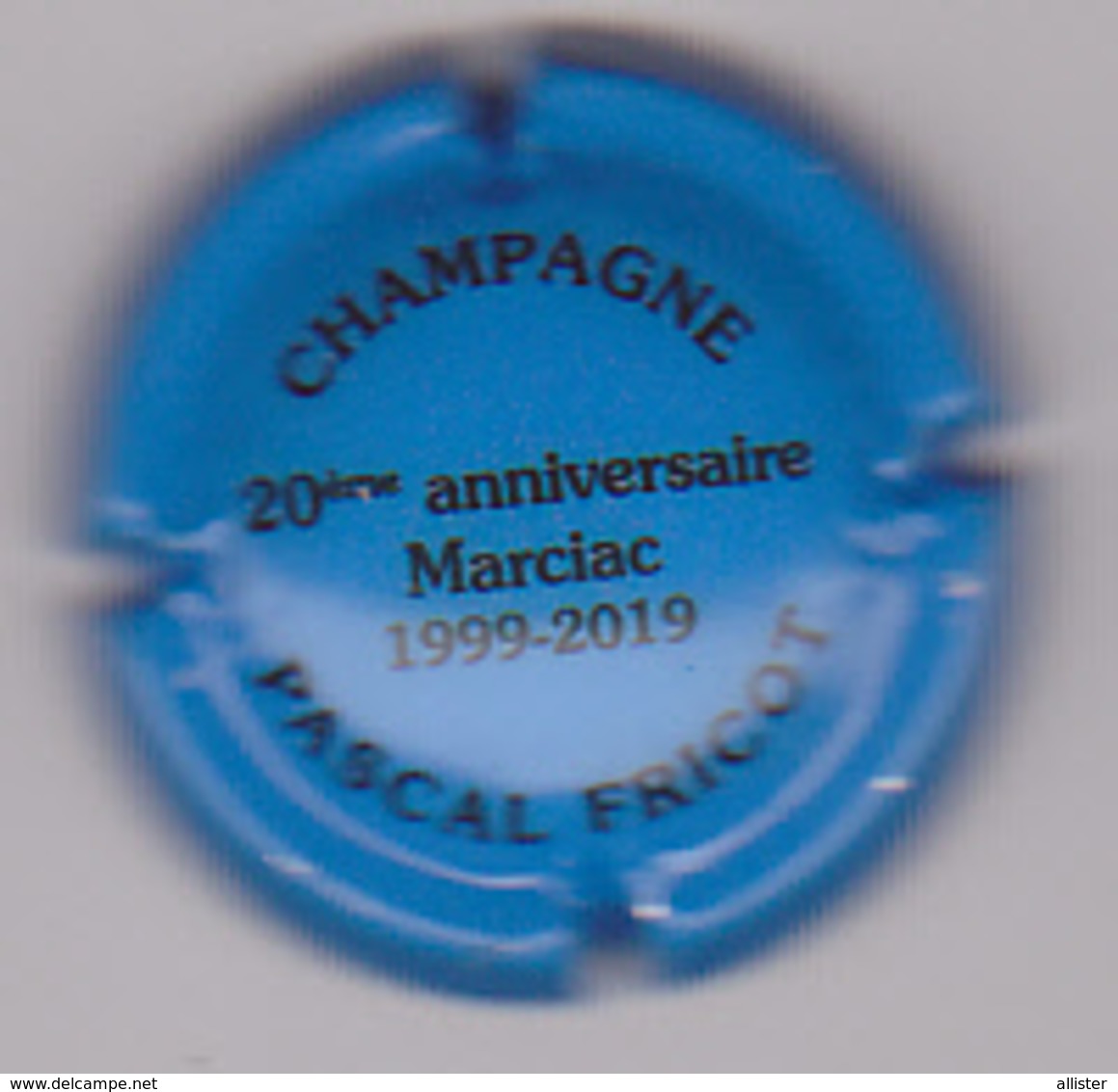 Capsule Champagne FRICOT Pascal ( 30 ; 20ème Anniversaire Marciac , Bleu Et Noir ) {S15-20} - Autres & Non Classés