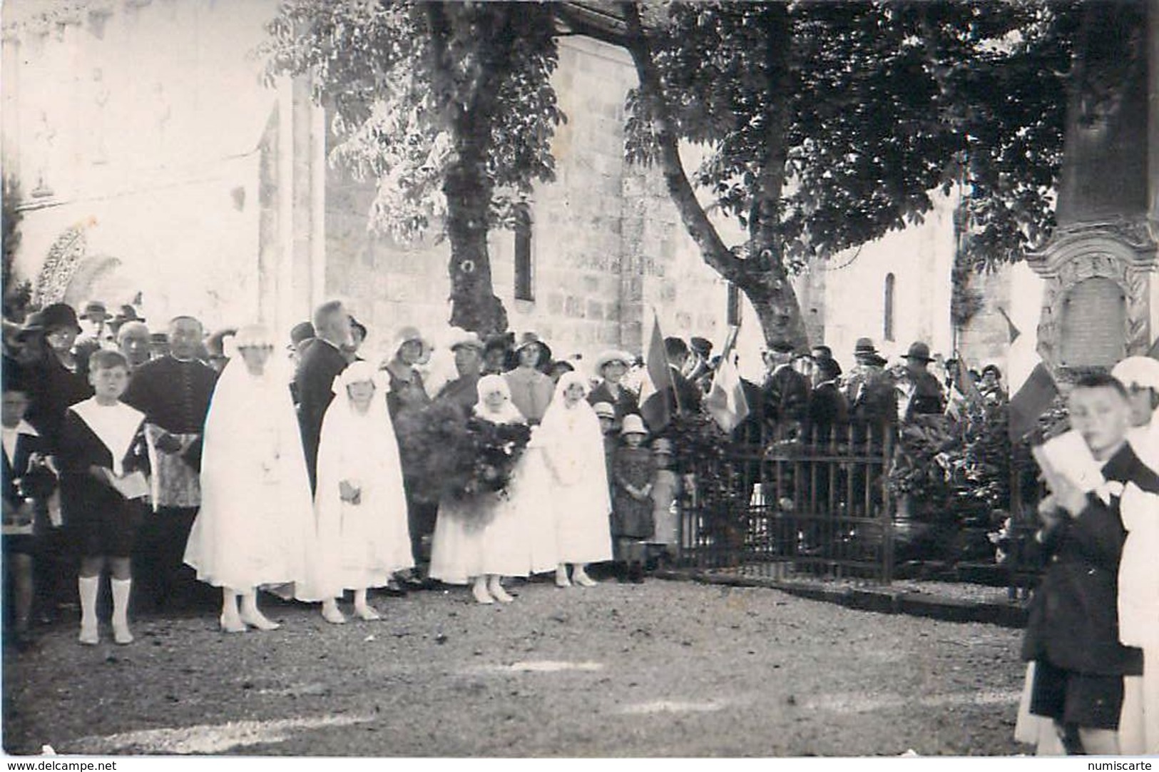 Cpa Carte Photo TROIS PALIS 16 Un Dimanche De Communion  Devant Le Monument Aux Morts - Sonstige & Ohne Zuordnung