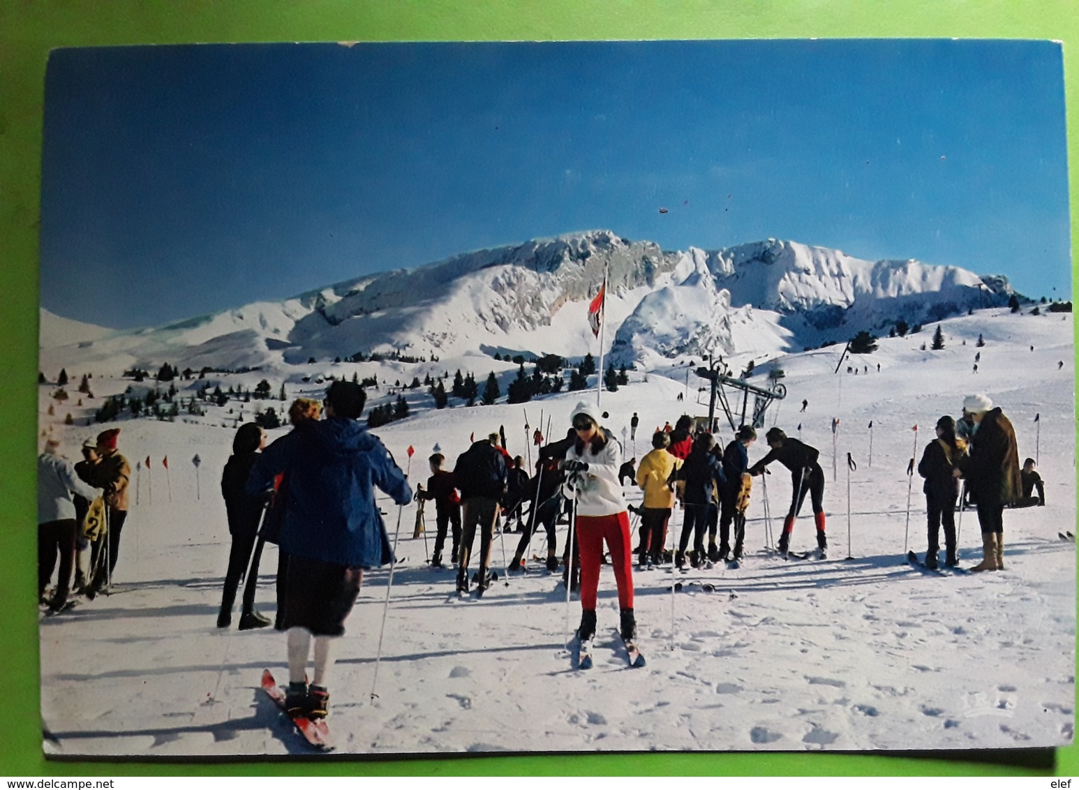 SUPER DEVOLUY,  Hautes-Alpes,  Arrivée Des Pistes Et Montagne De Barge,animée De Skieurs,  1973 - Saint Etienne En Devoluy