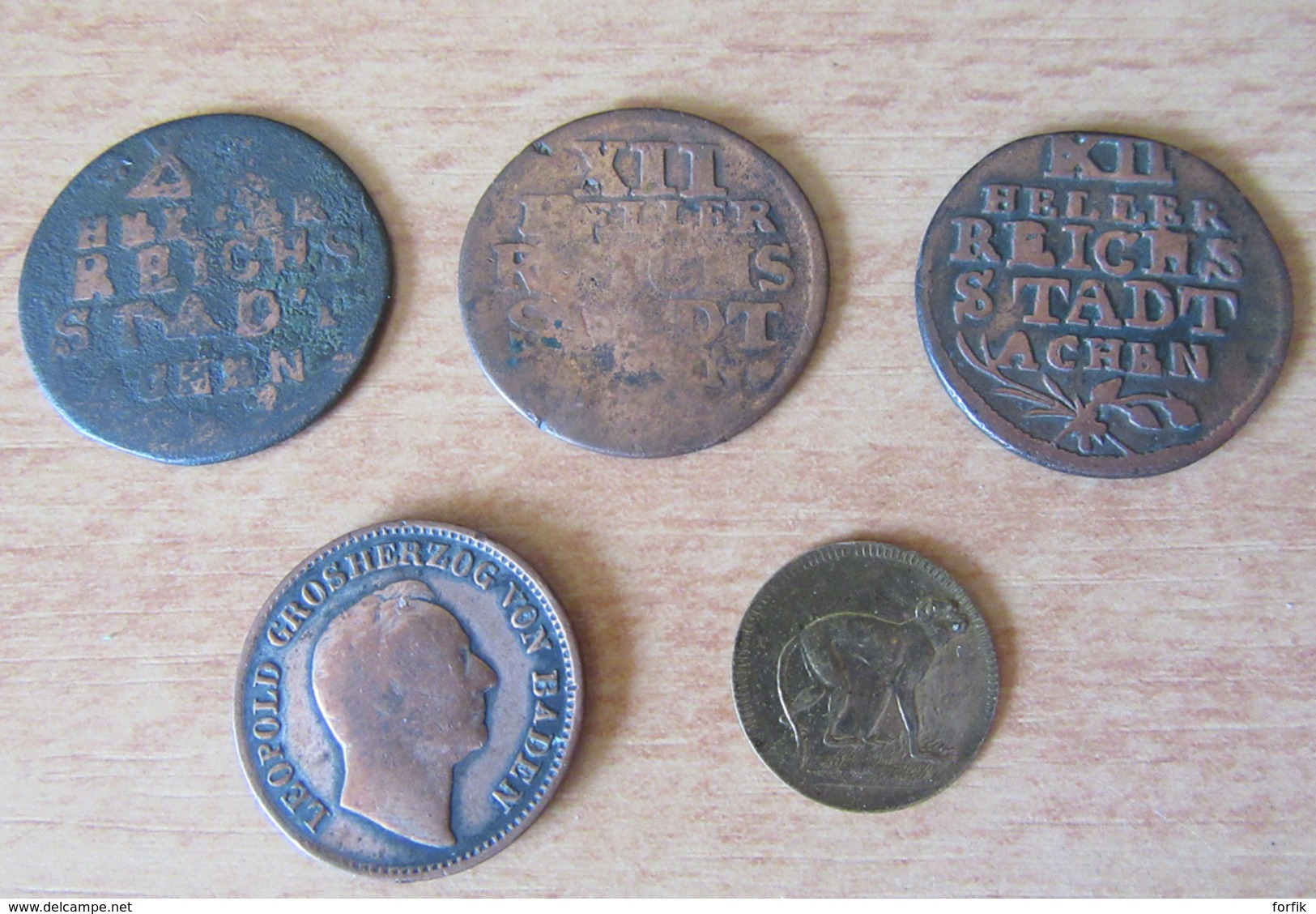 Etats Allemands - 4 Monnaies : XII Heller Achen 1724, 1760, 1792, 1 Kreuzer 1845 + Jeton Spiel Marke En Laiton - Collections