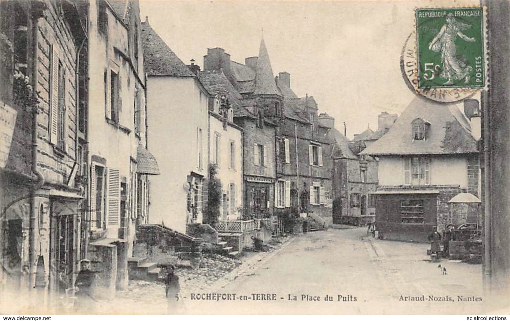 Rochefort-en-Terre        56       La Place Du Puits   2          (Voir Scan) - Rochefort En Terre