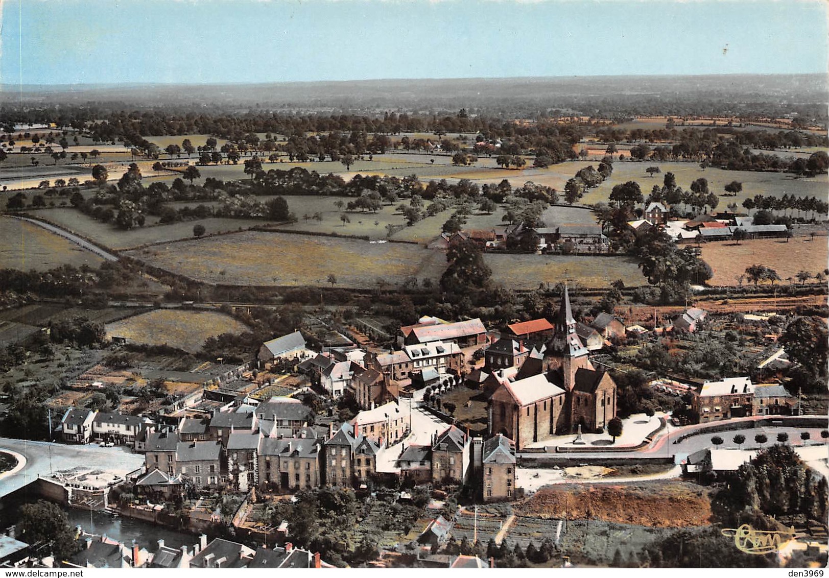 AMBRIERES - Le Bas De Ville - Vue Aérienne - Ambrieres Les Vallees