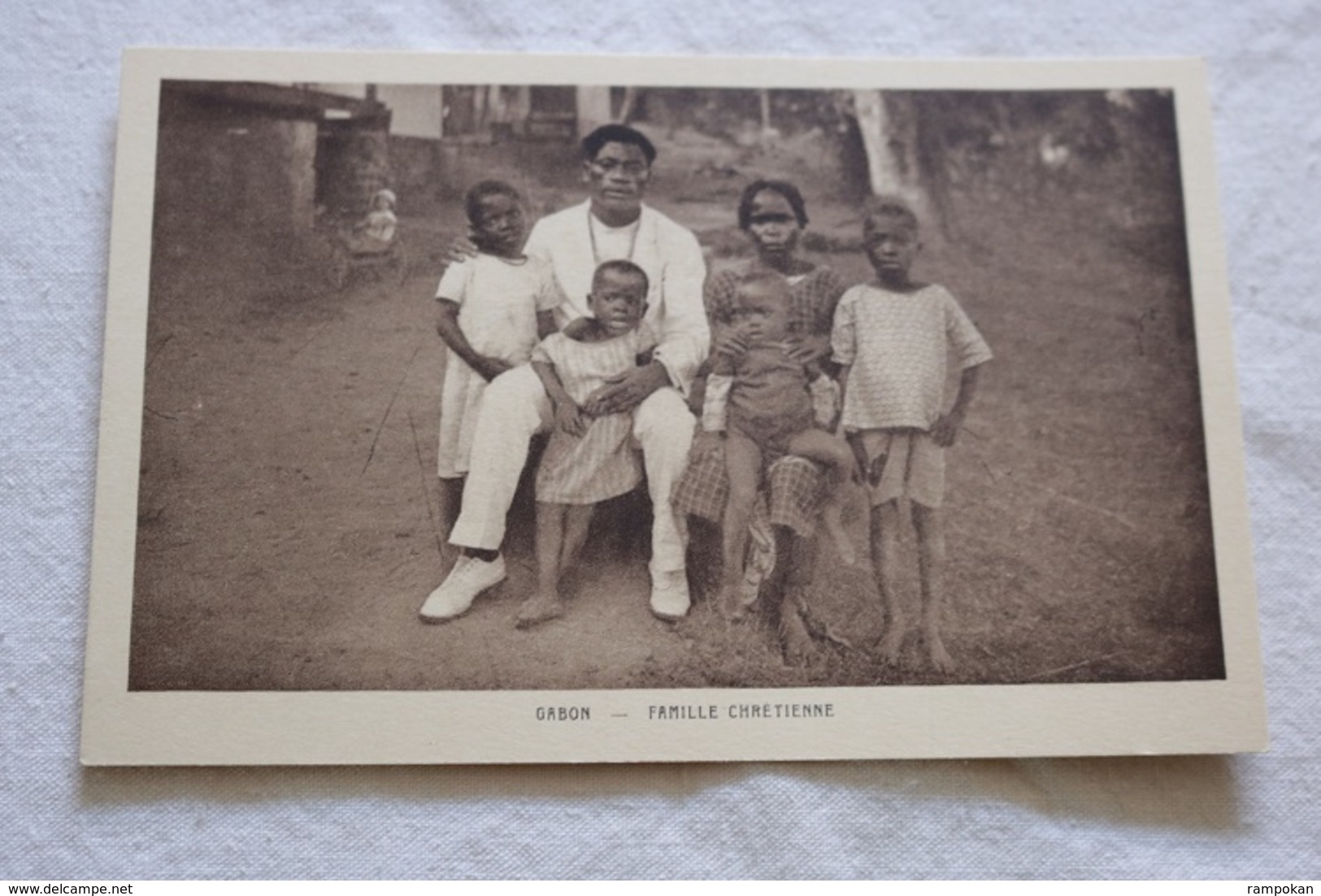 CPA/CPSM - Carte Postale, Gabon, Famille Chrétienne, Société Des Missions évangéliques, Sépia - Gabon