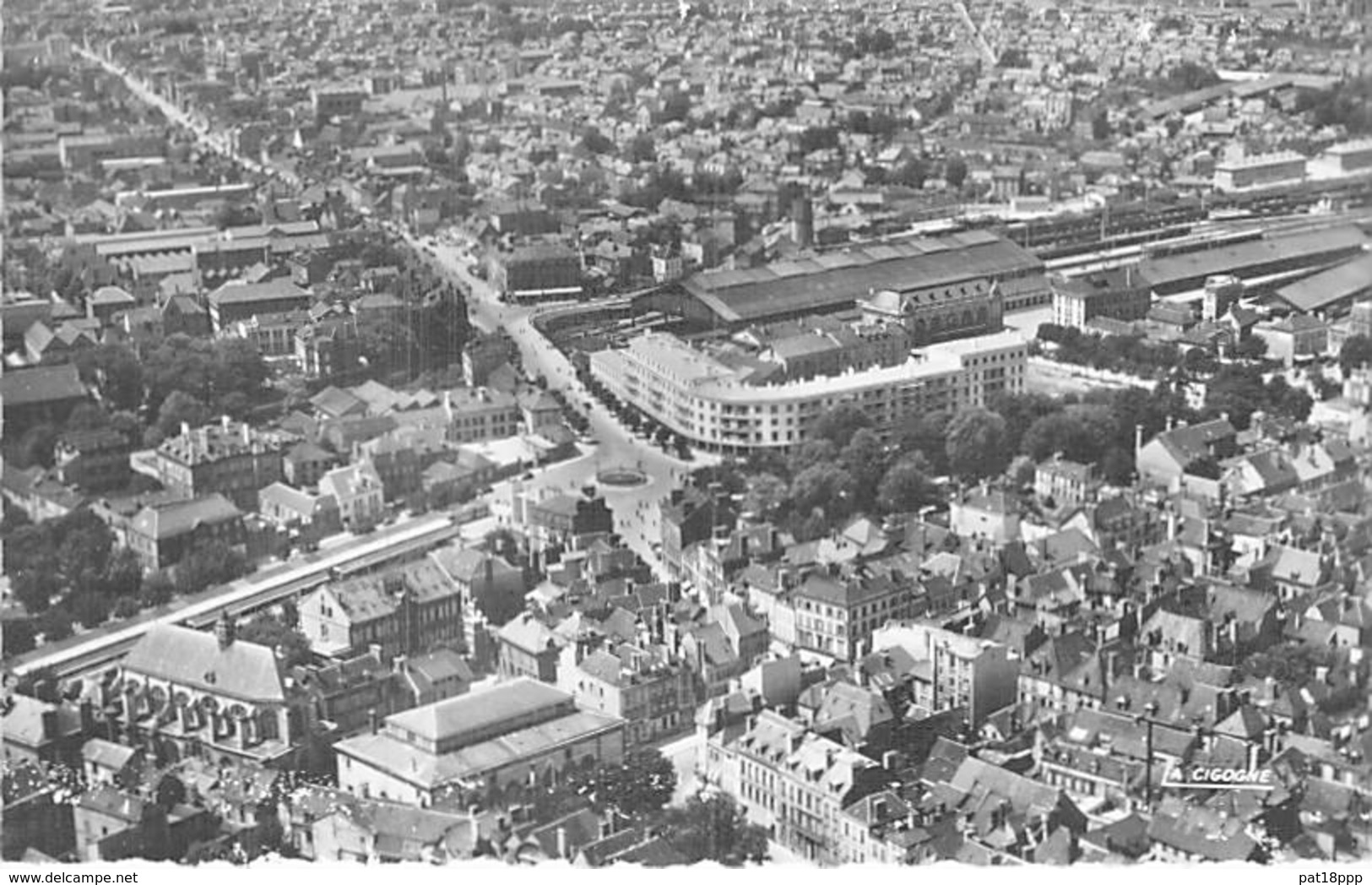 10 - TROYES : En Avion  - Jolie CPSM Dentelée Noir Et Blanc Format CPA - Aube - Troyes