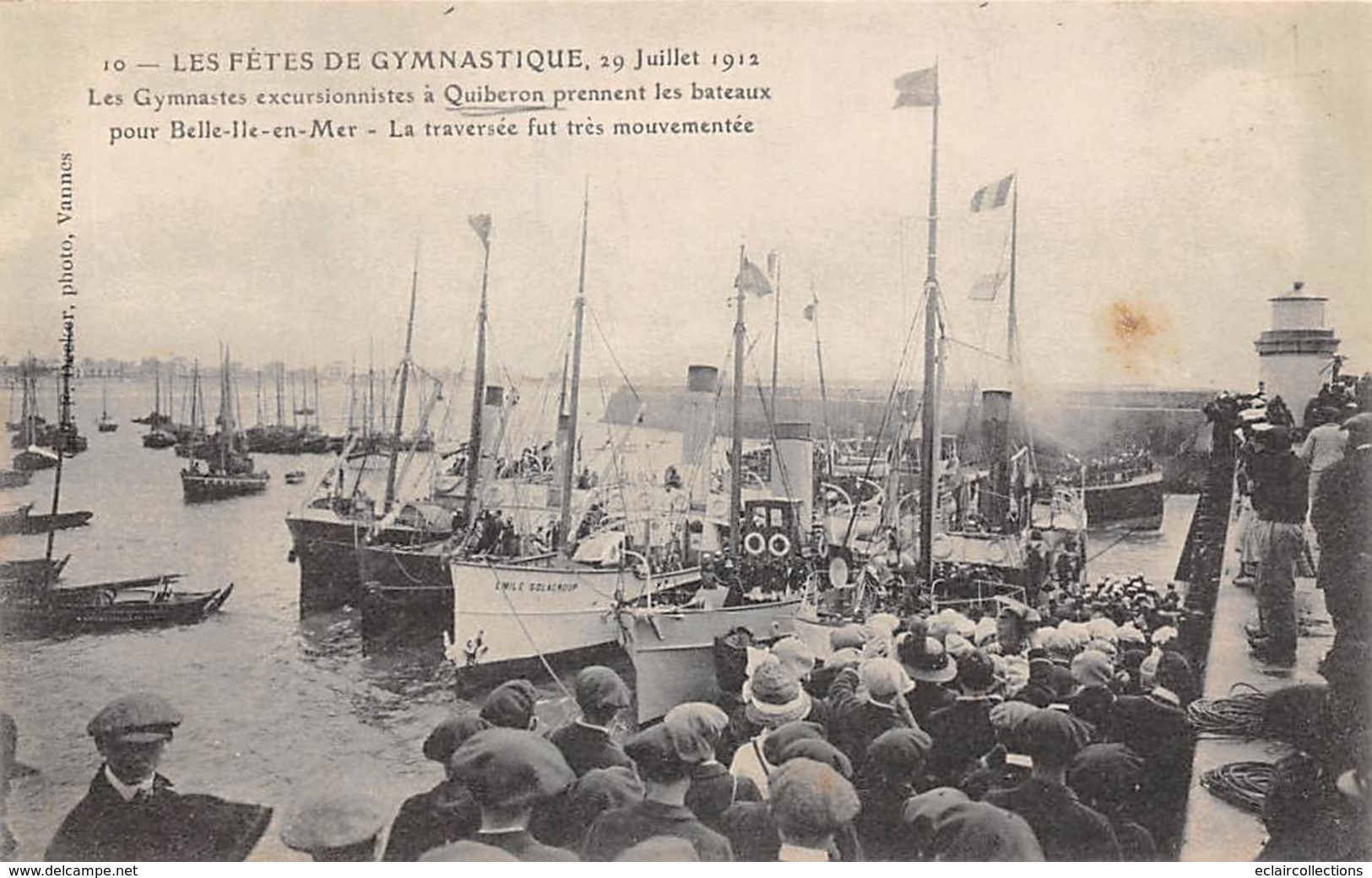 Quiberon     56      Les Gymnastes Excursionnistes Prennent Le Bateau Pour Belle-Ile       (voir Scan) - Quiberon