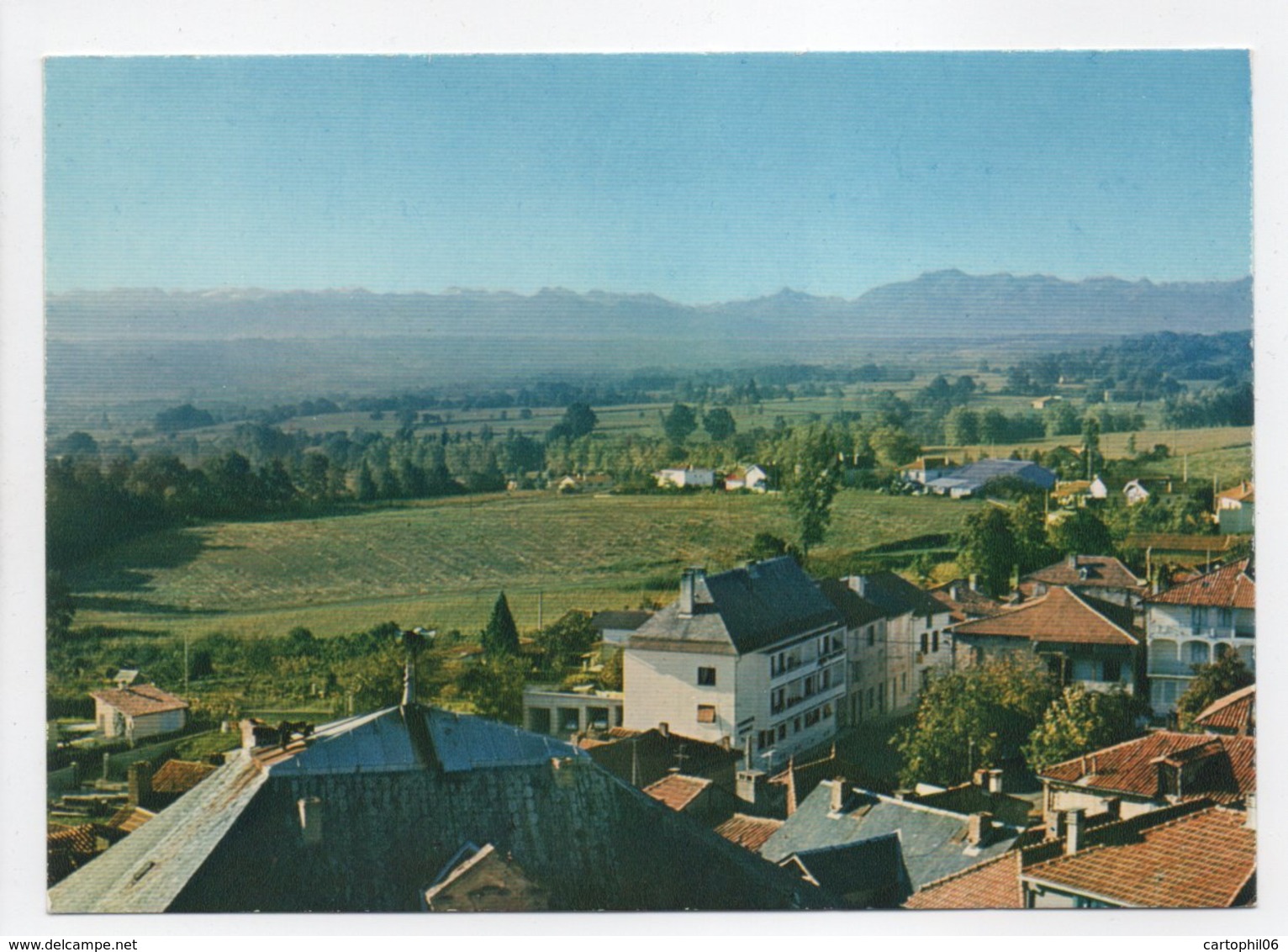 - CPM CASTELNAU-MAGNOAC (65) - Vue Sur Les Pyrénées - - Castelnau Magnoac