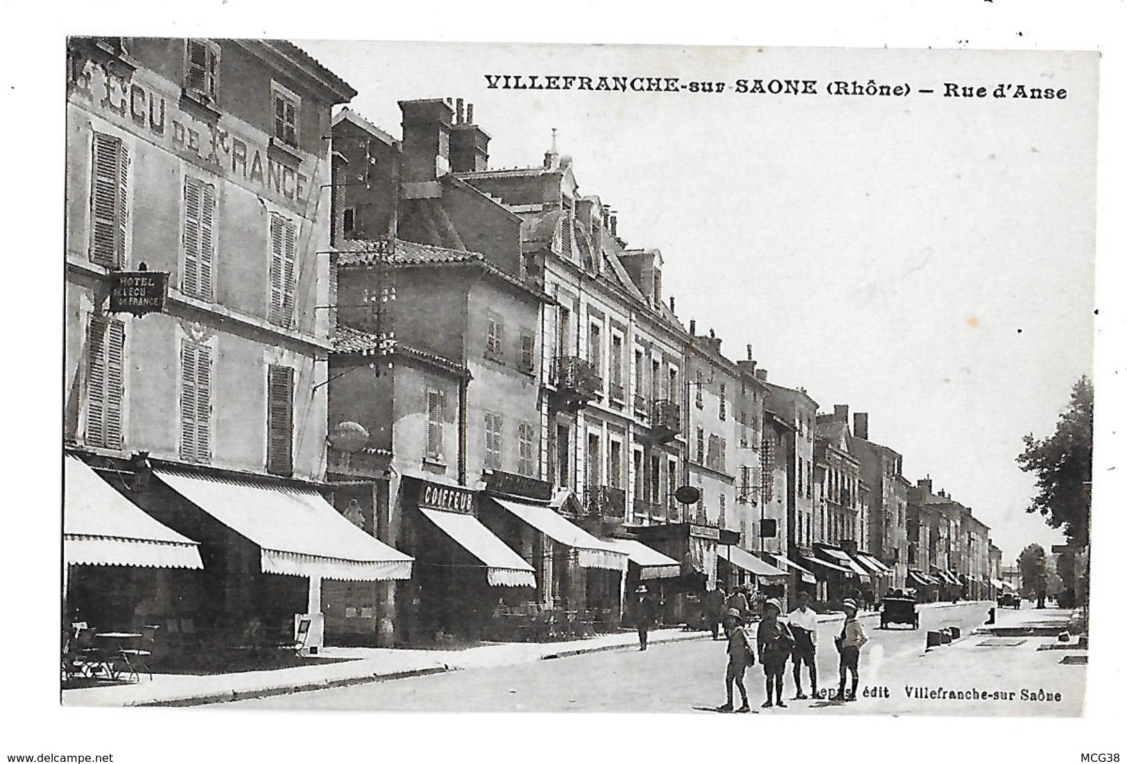 69  -  CPA  De  VILLEFRANCHE  Sur  SAÔNE  - Commerces  ,  Rue   D ' Anse   (  Très  Animée  ) - Villefranche-sur-Saone