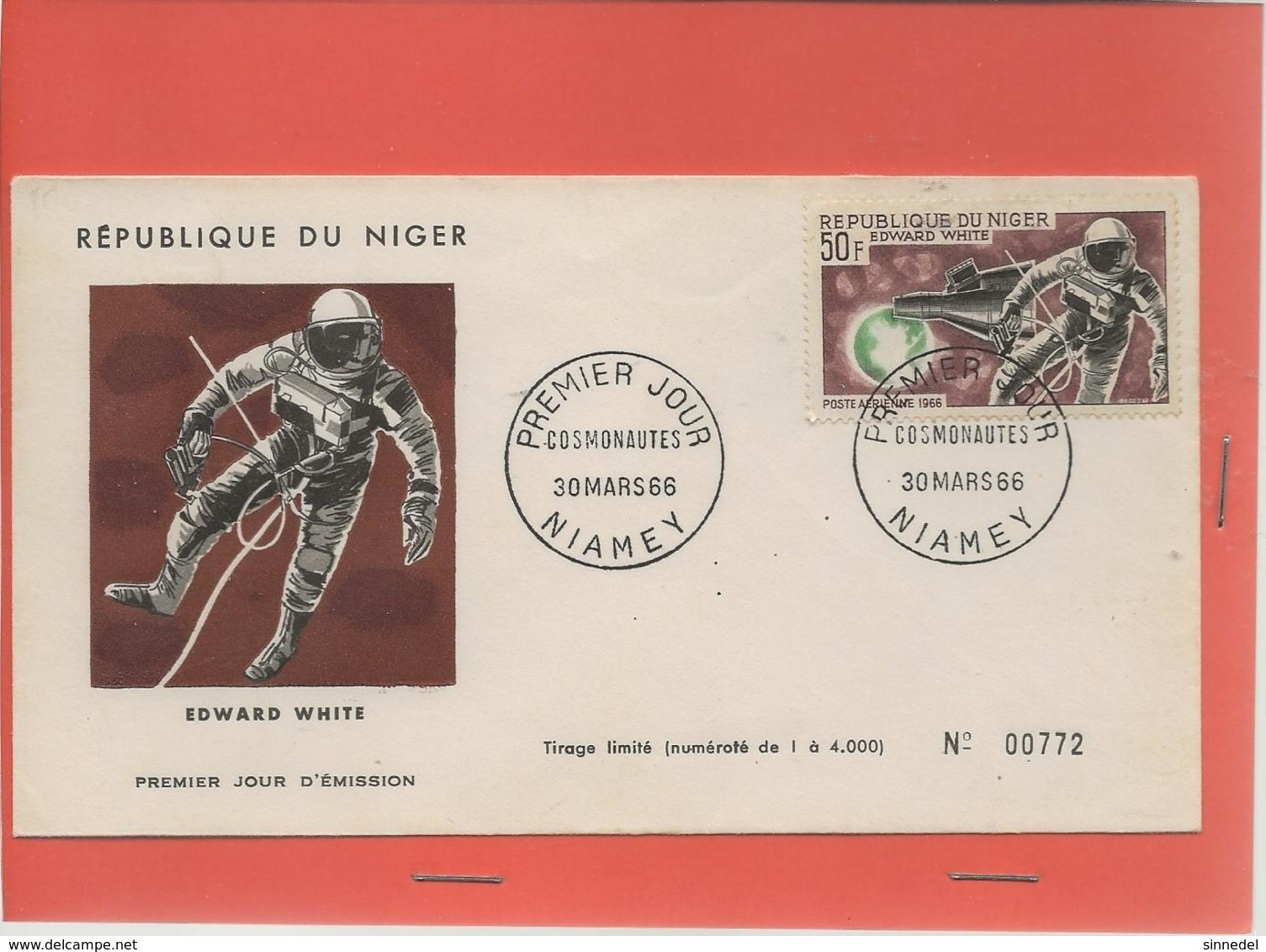 M44   NIGER POSTE AERIENNE NIAMEY 30/03/1966 COSMONAUTES EDWARD WHITE N° 772 SUR 4000 TIRAGE LIMITE - Afrika