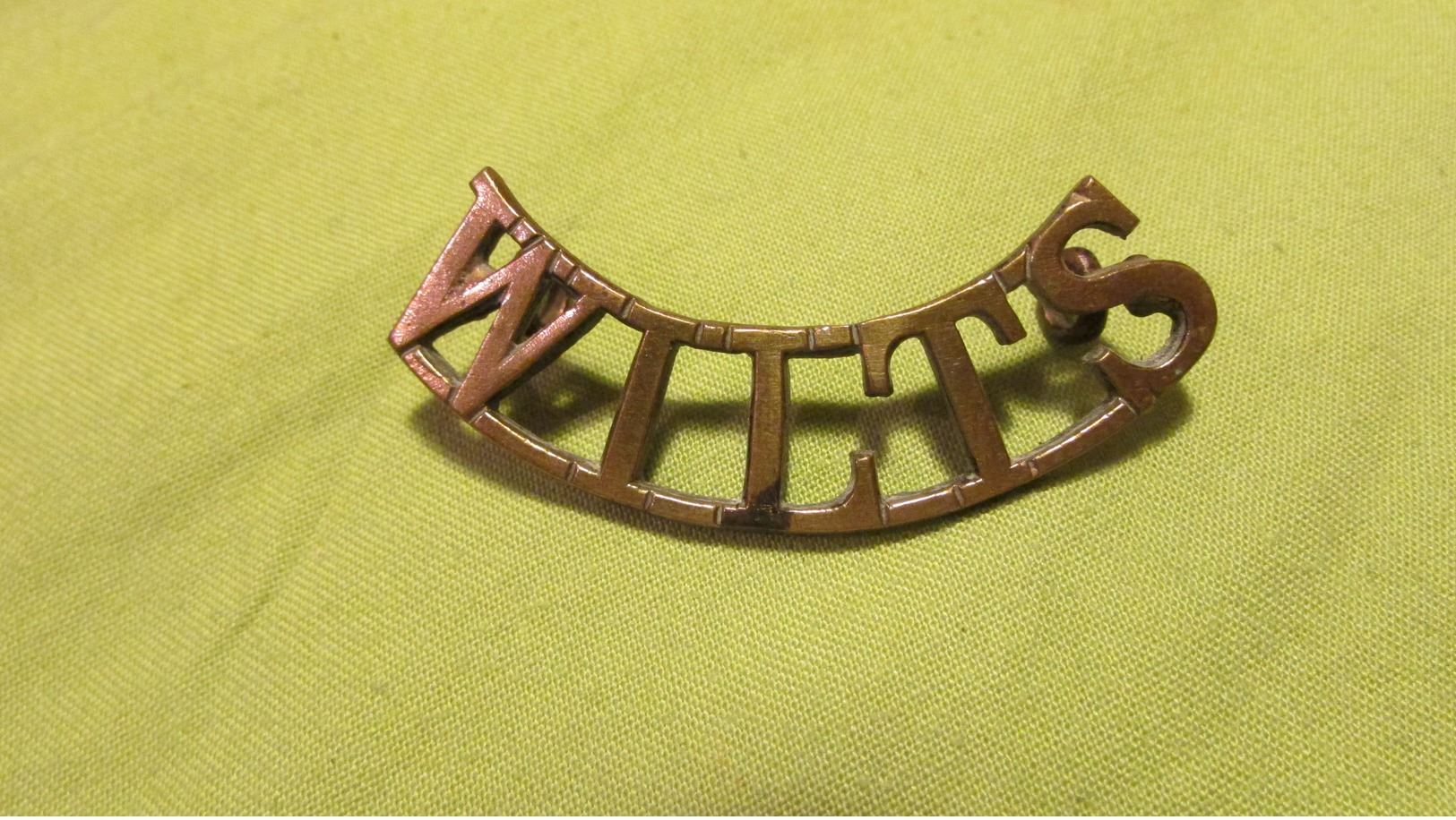 WW1 British Wiltshire Regiment Shoulder Title - 1914-18