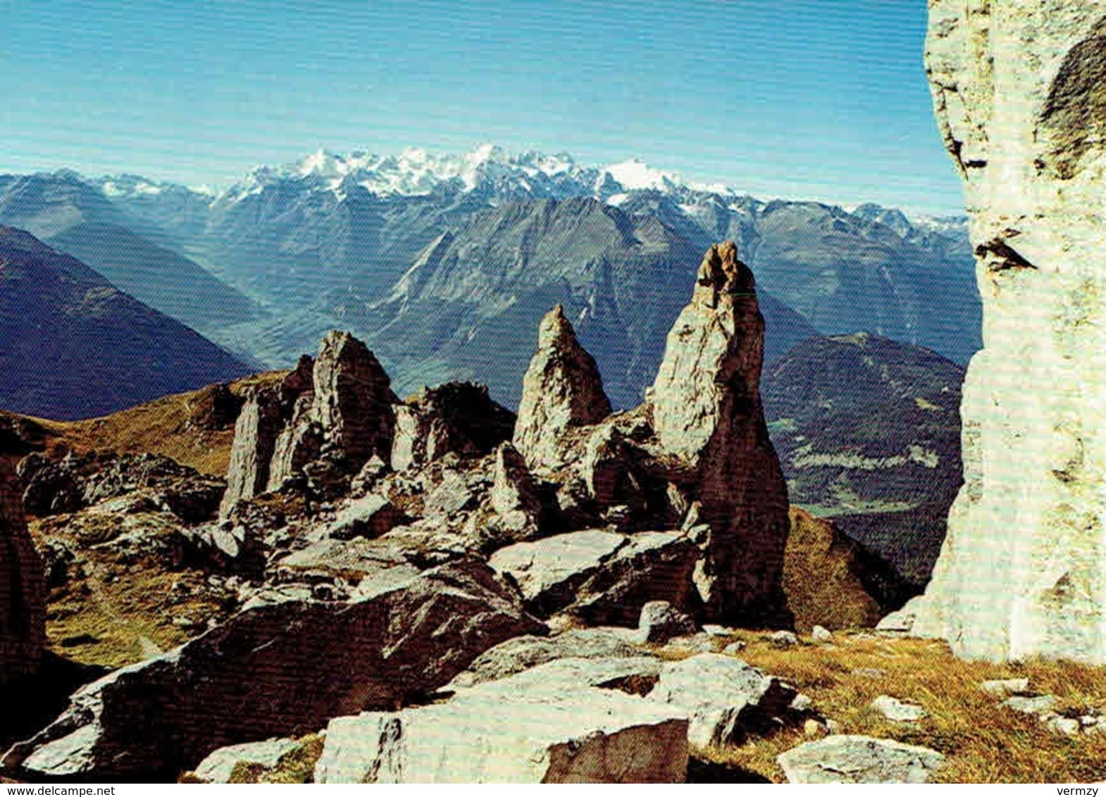 Rochers De La Pierre à Voir Et Vue Vers Le Massif Du Trient - Trient