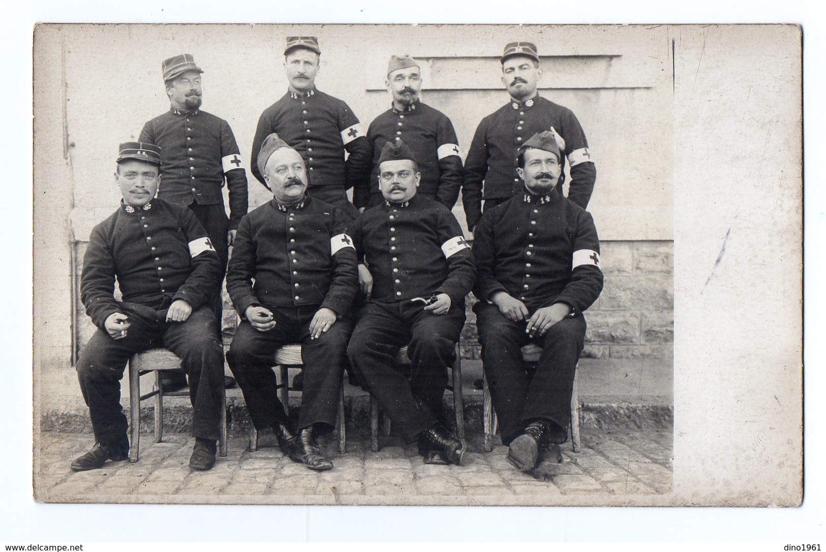 CPA 2867 - MILITARIA - Carte Photo Militaire - Croix - Rouge - Service De Santé - Infirmiers N ° 14 Sur Les Cols - Personnages